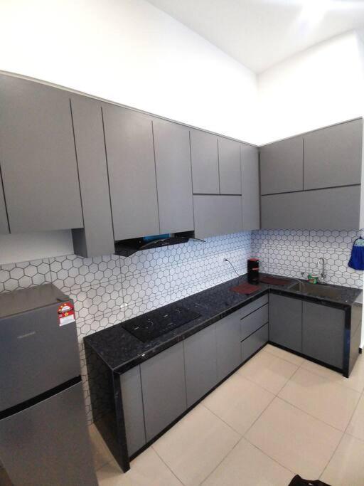Paradise Home- 10Pax/4CarPark- Pg Bridge/KPJ Hosp photo 6