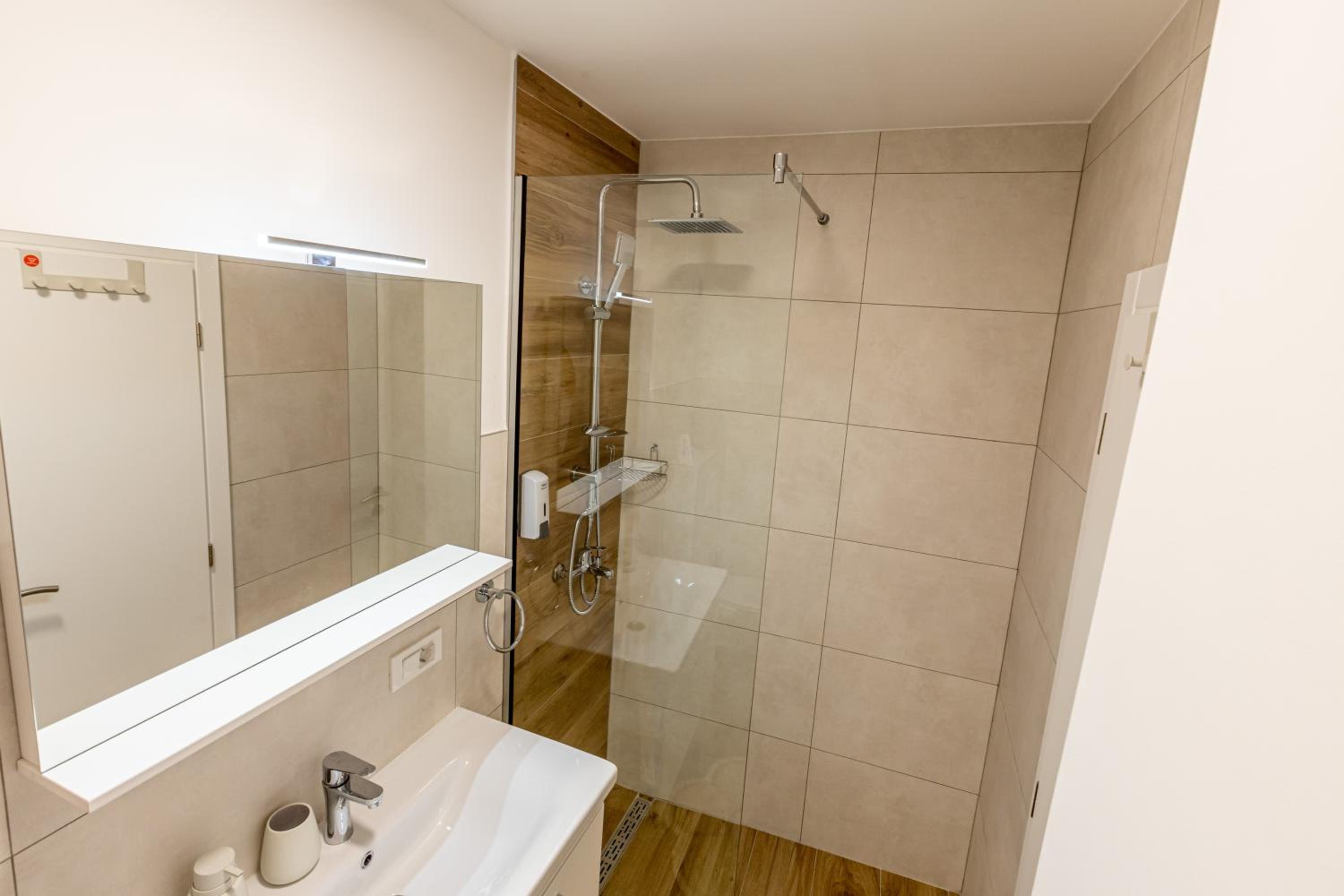 Self Check-in Apartment with Jacuzzi Mostar