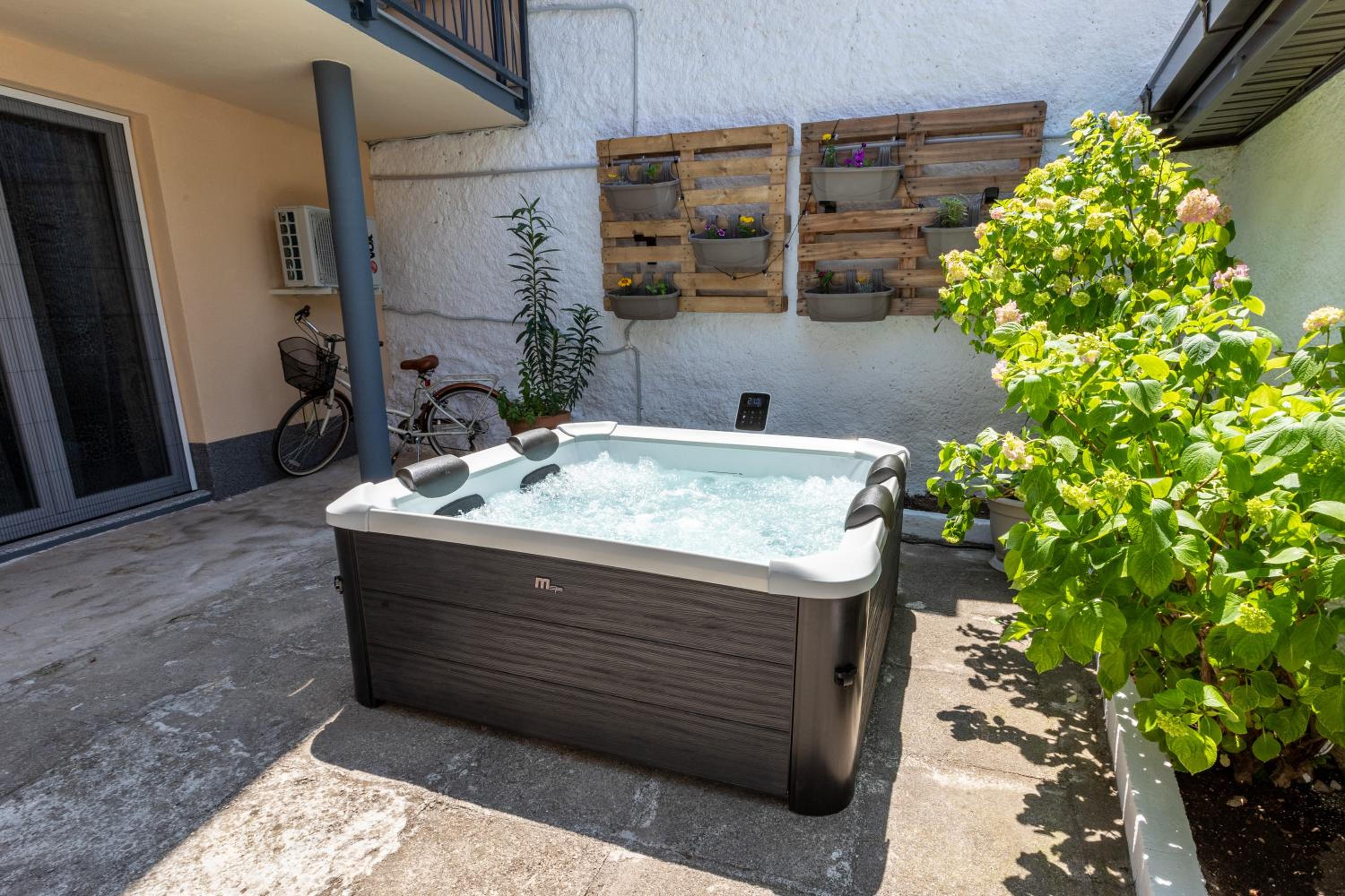 Self Check-in Apartment with Jacuzzi Mostar
