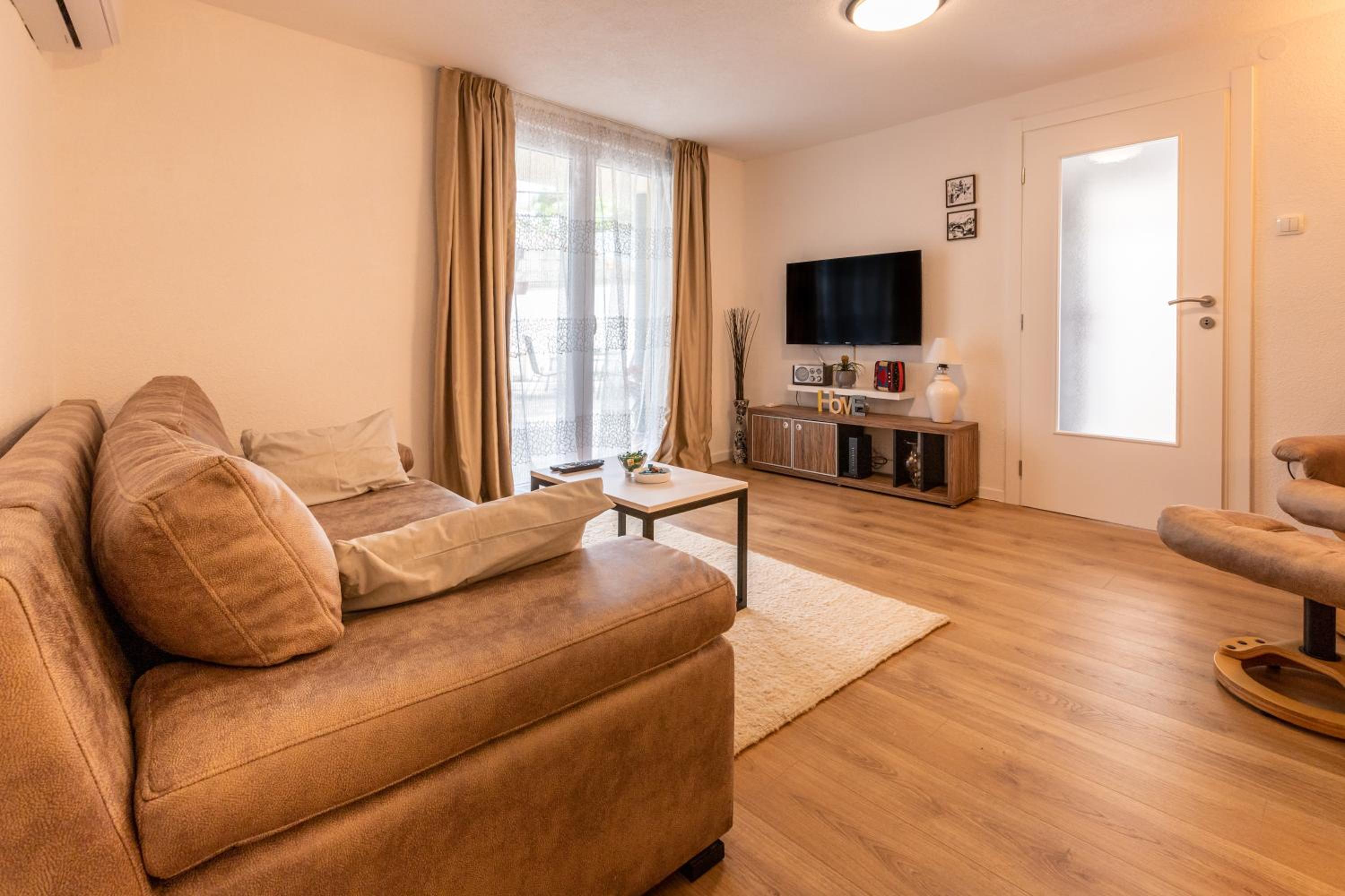 Self Check-in Apartment with Jacuzzi Mostar