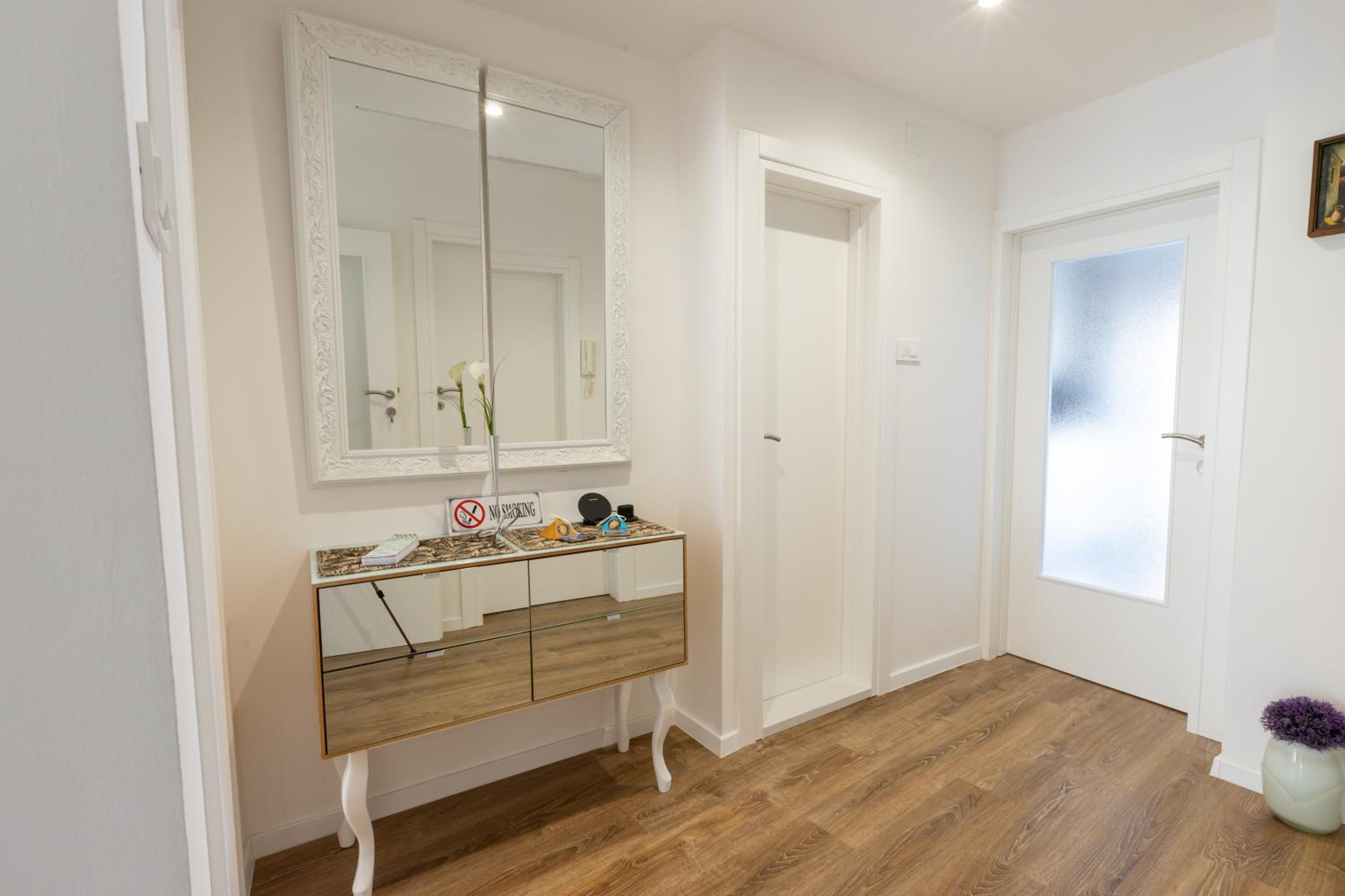 Self Check-in Apartment with Jacuzzi Mostar