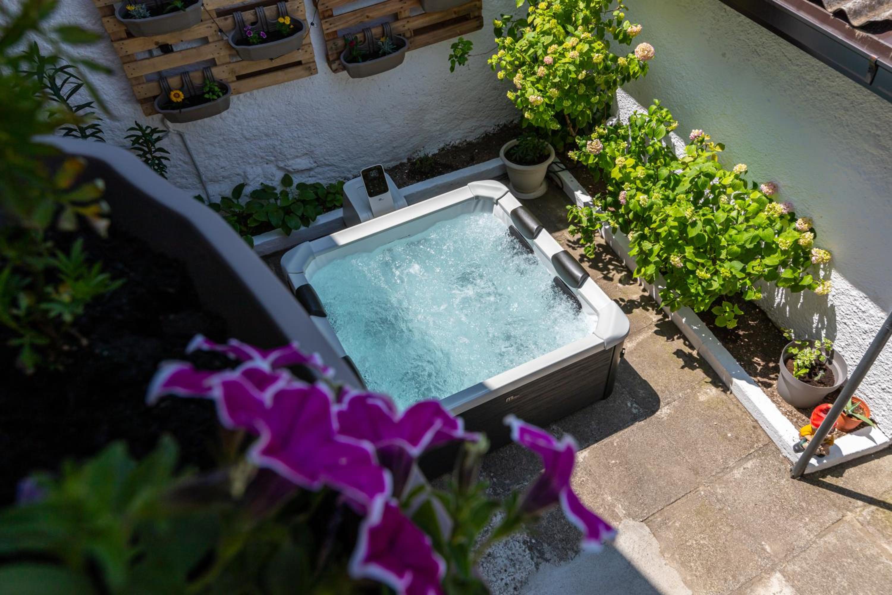 Self Check-in Apartment with Jacuzzi Mostar