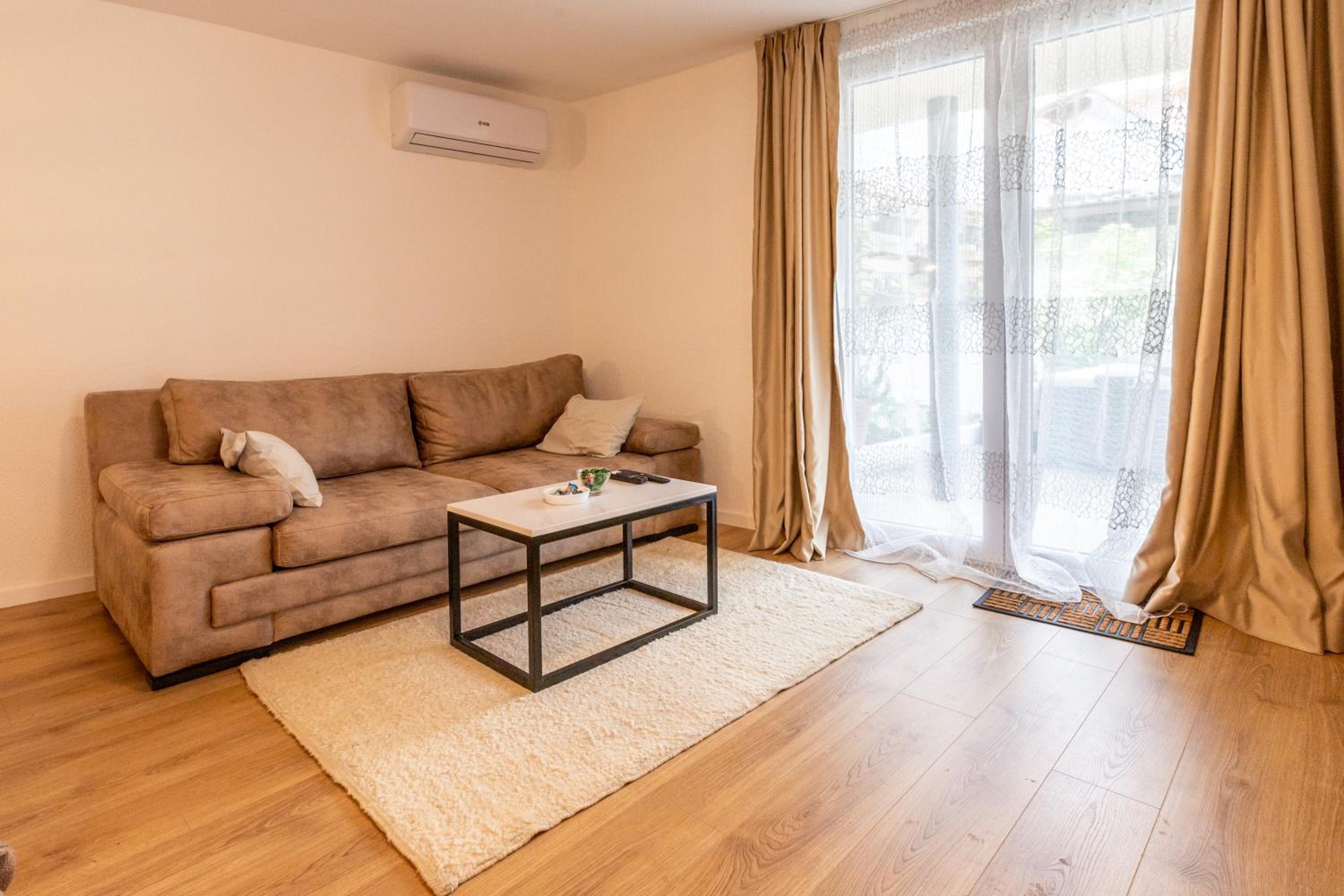 Self Check-in Apartment with Jacuzzi Mostar