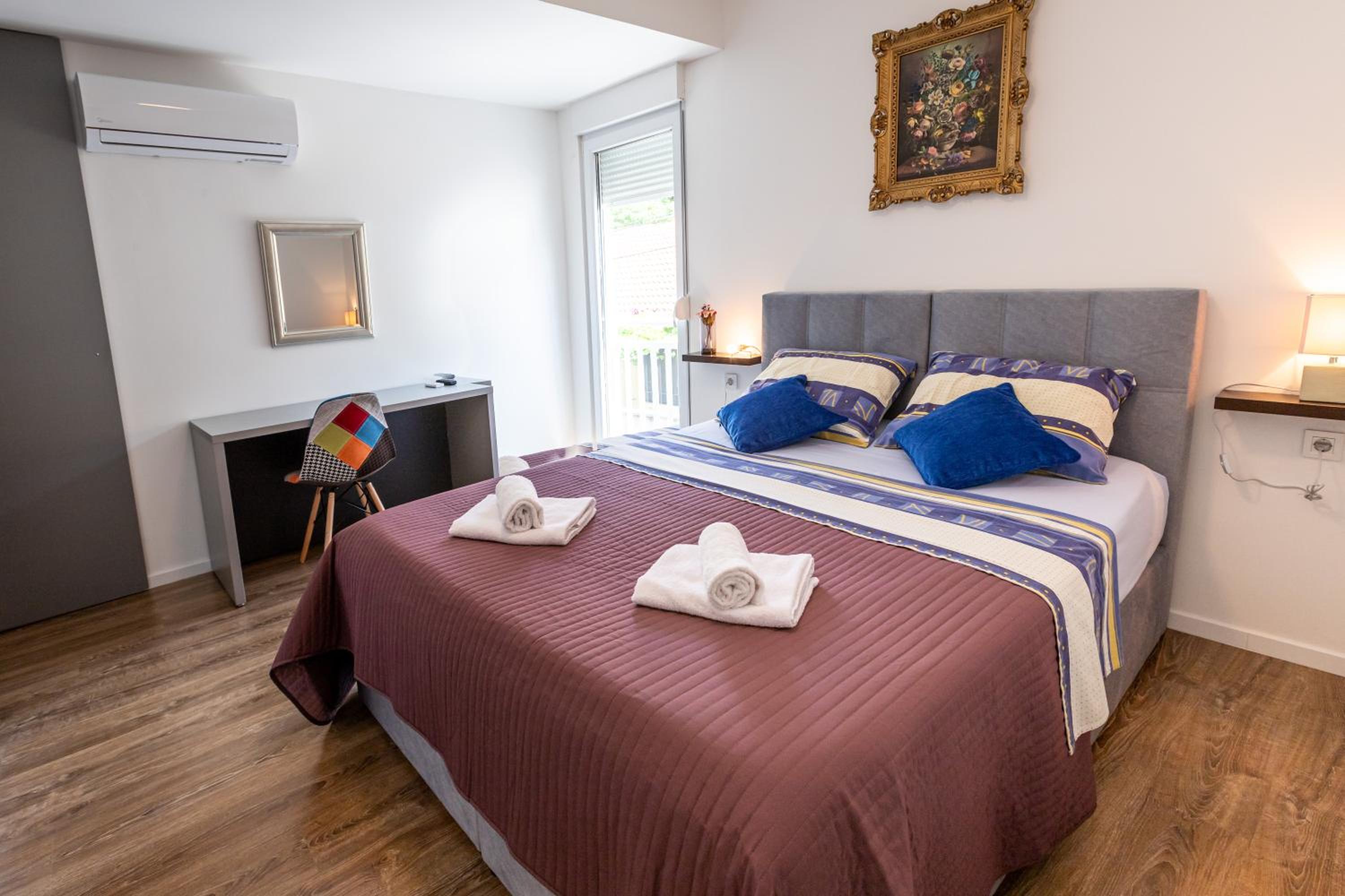 Self Check-in Apartment with Jacuzzi Mostar