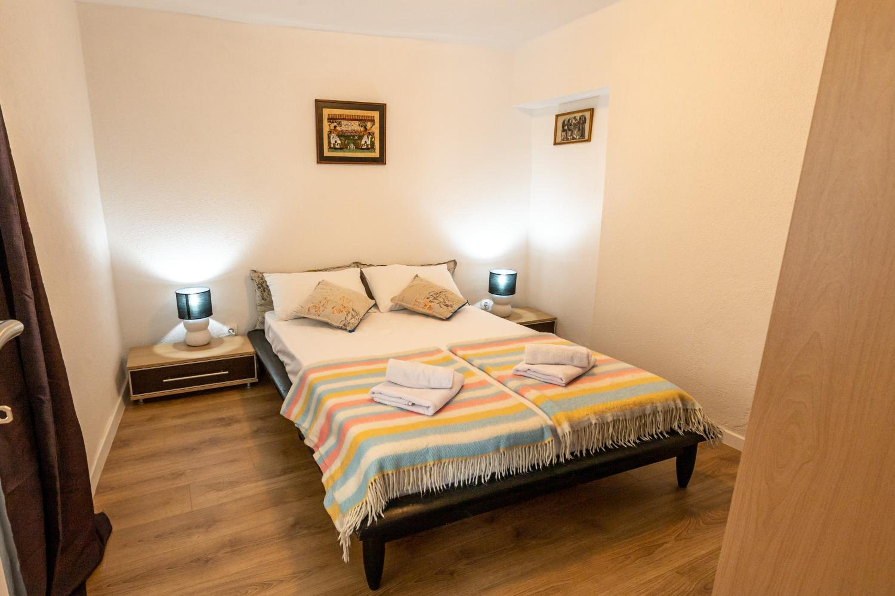 Self Check-in Apartment with Jacuzzi Mostar