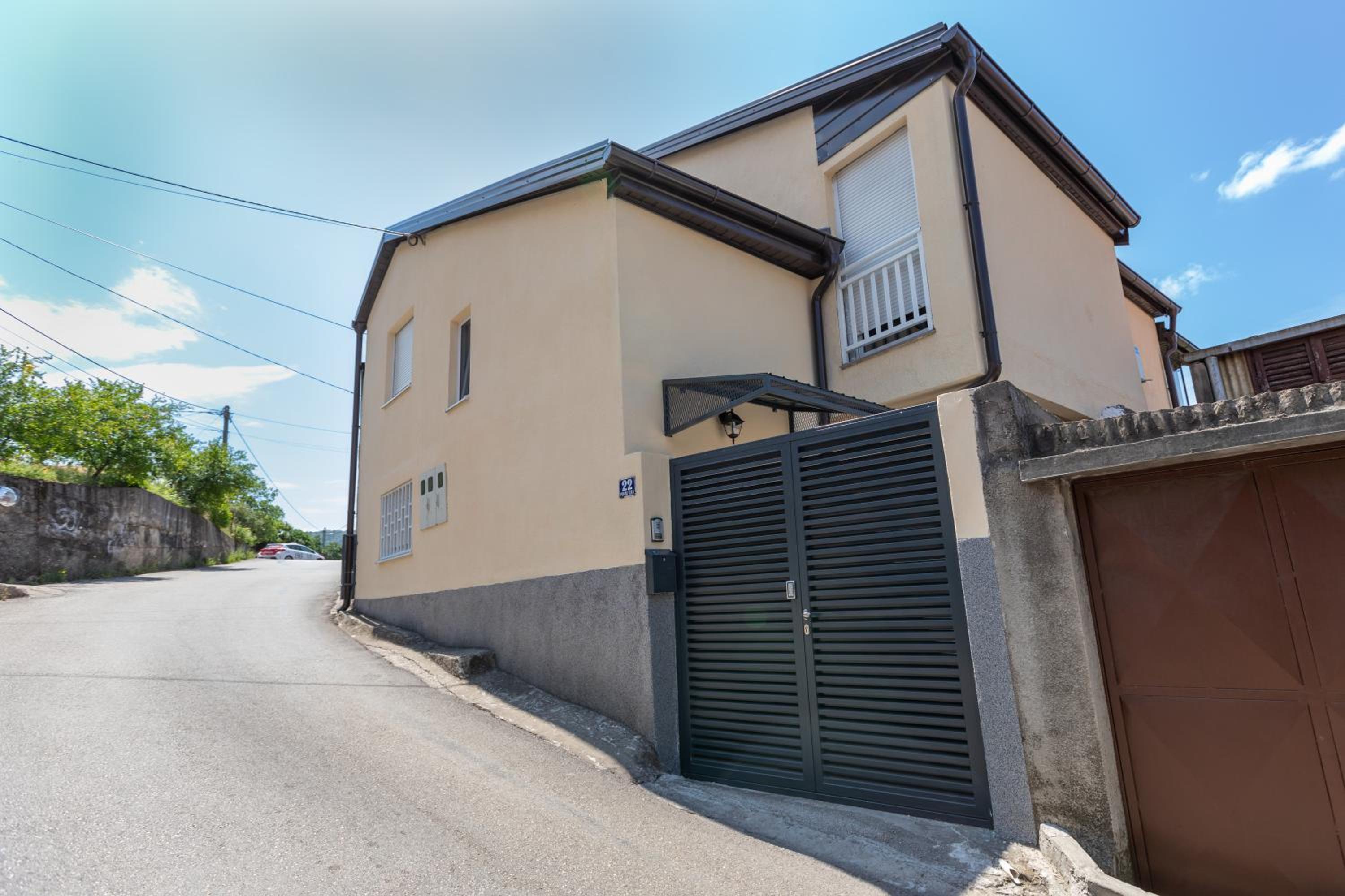 Self Check-in Apartment with Jacuzzi Mostar
