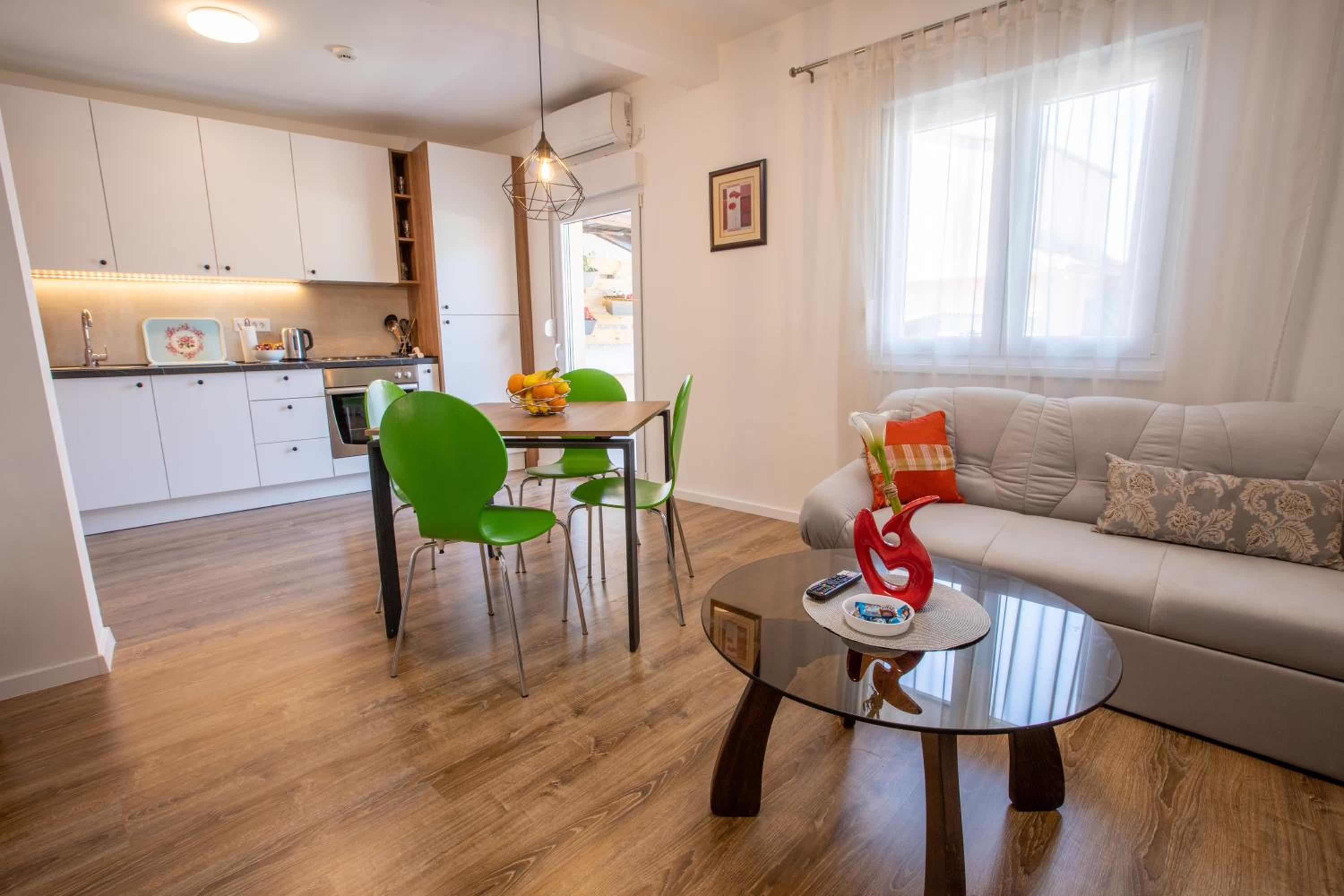 Self Check-in Apartment with Jacuzzi Mostar