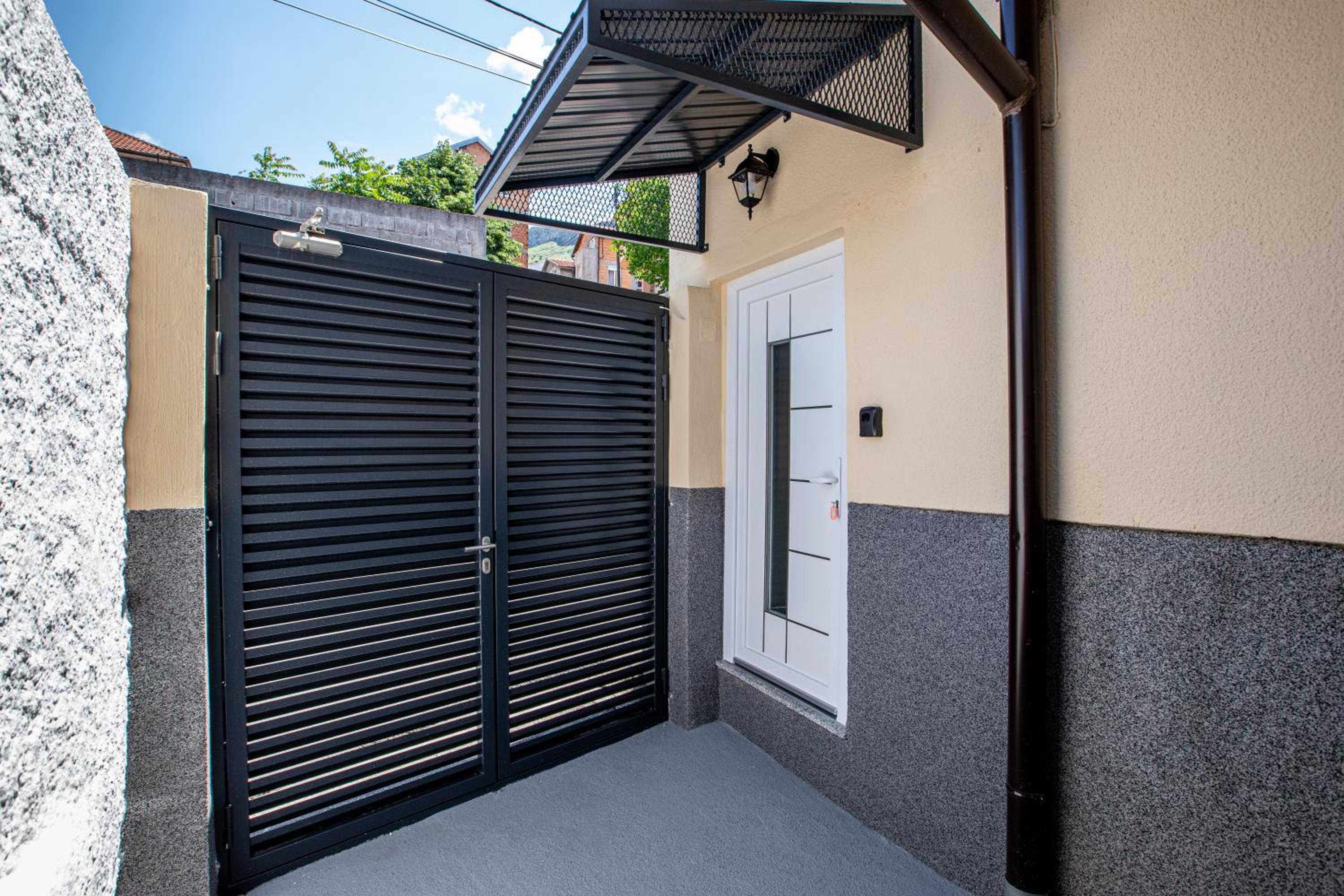 Self Check-in Apartment with Jacuzzi Mostar
