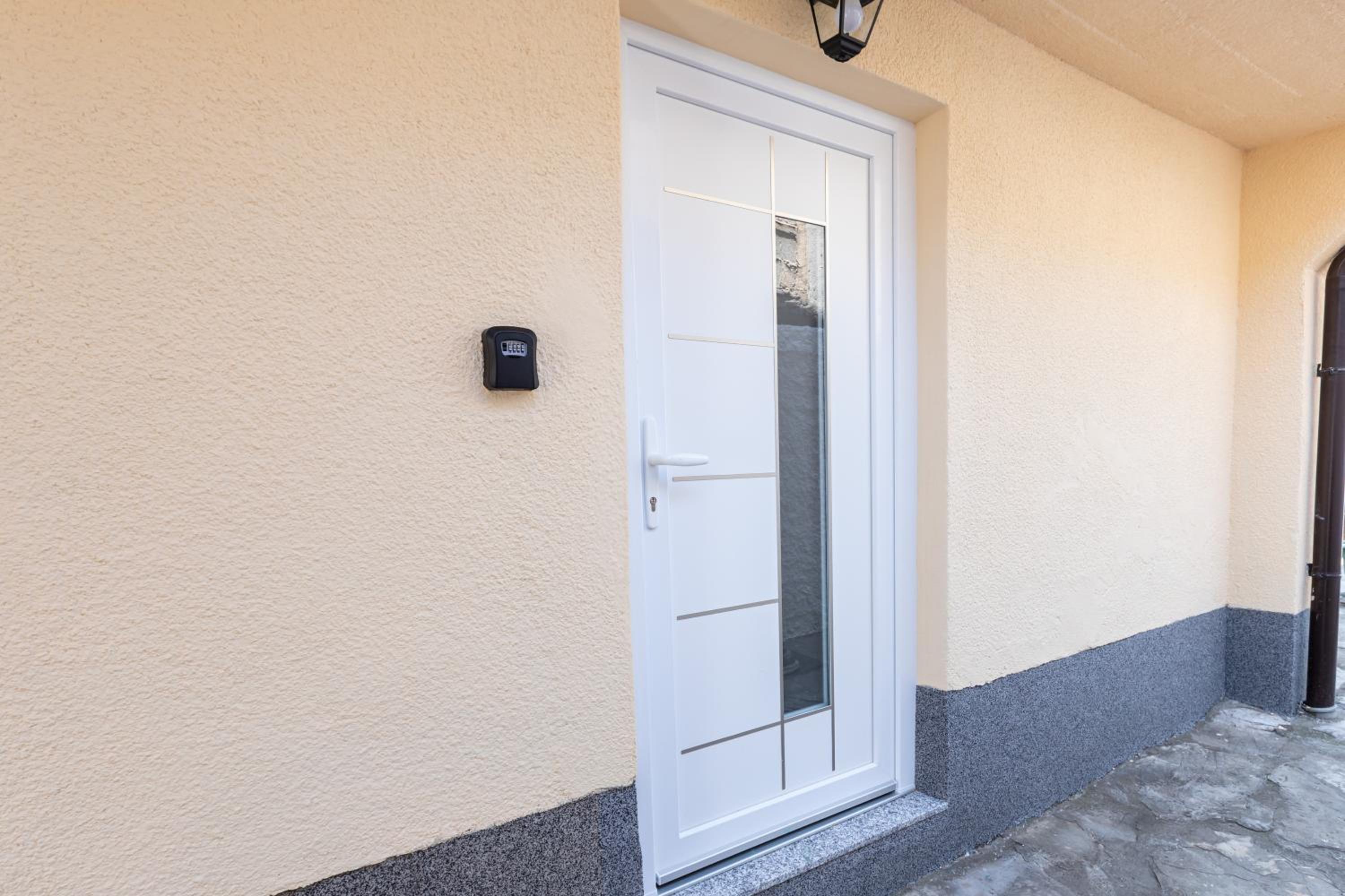 Self Check-in Apartment with Jacuzzi Mostar