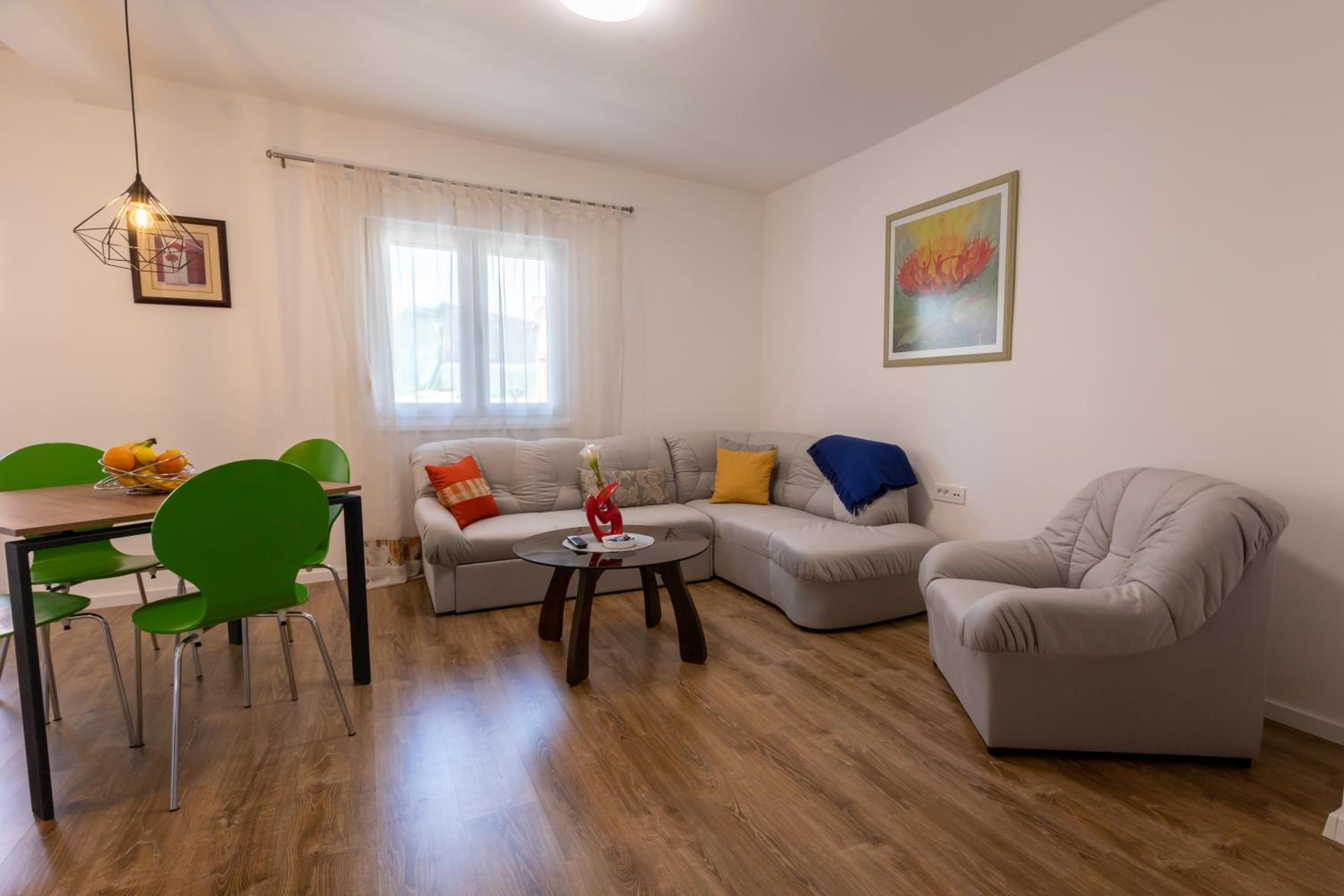 Self Check-in Apartment with Jacuzzi Mostar