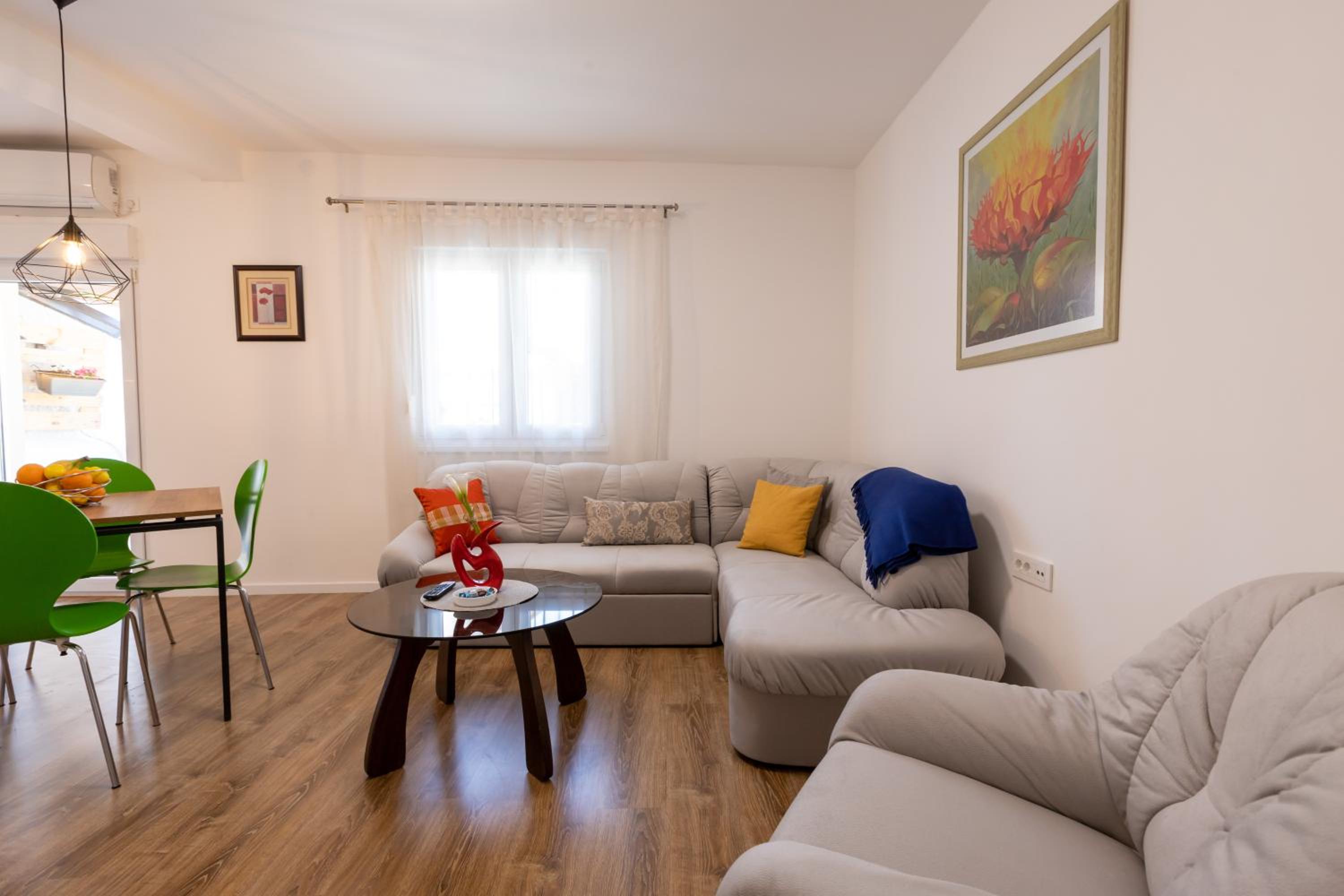 Self Check-in Apartment with Jacuzzi Mostar