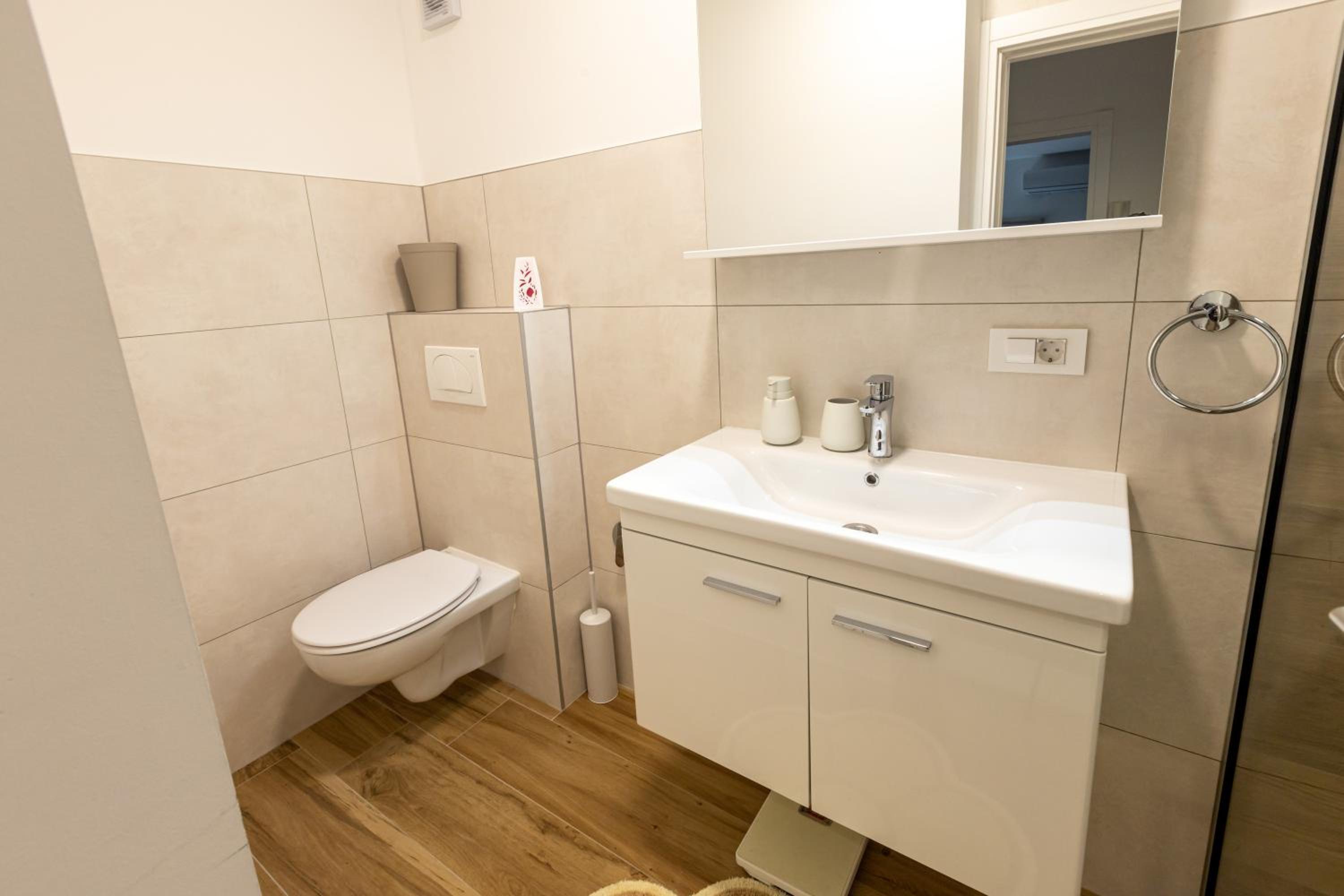 Self Check-in Apartment with Jacuzzi Mostar