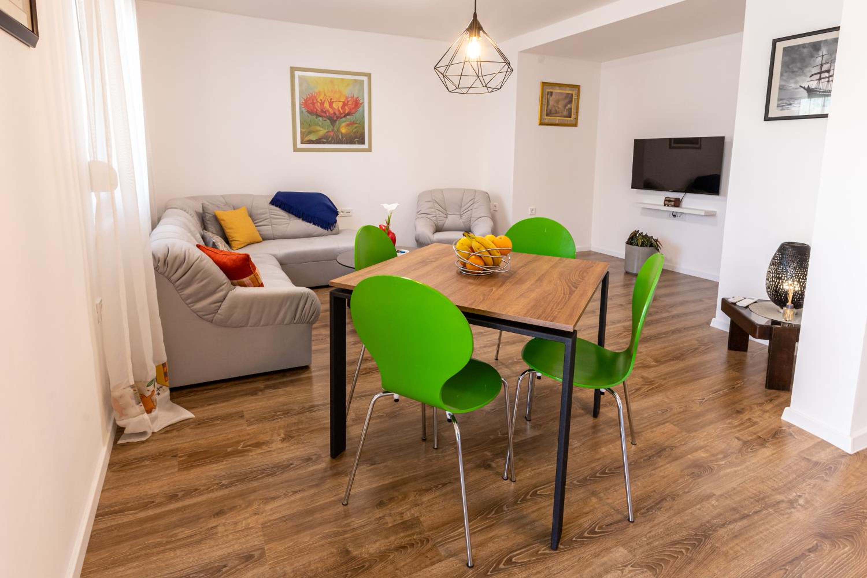 Self Check-in Apartment with Jacuzzi Mostar