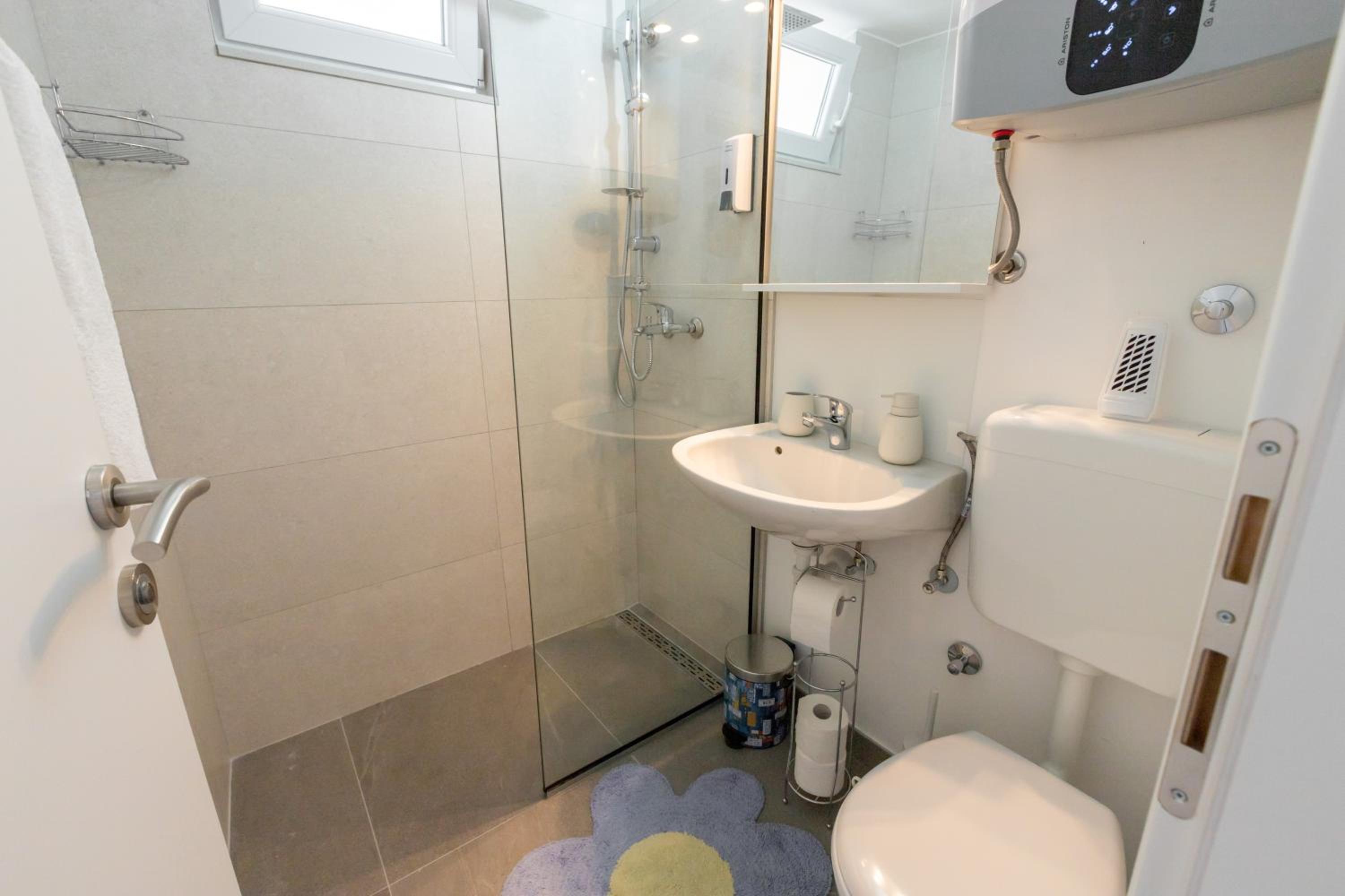 Self Check-in Apartment with Jacuzzi Mostar