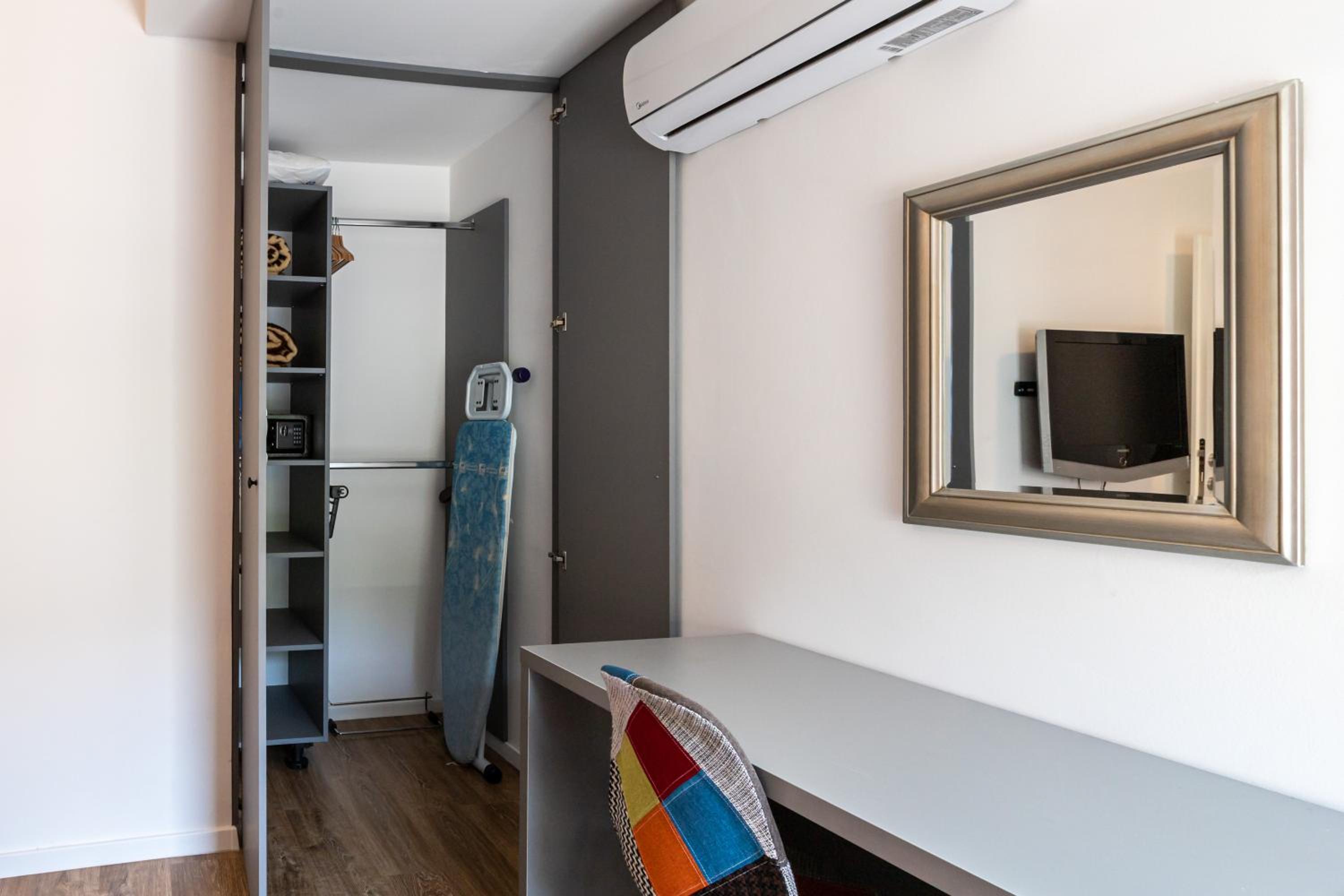 Self Check-in Apartment with Jacuzzi Mostar