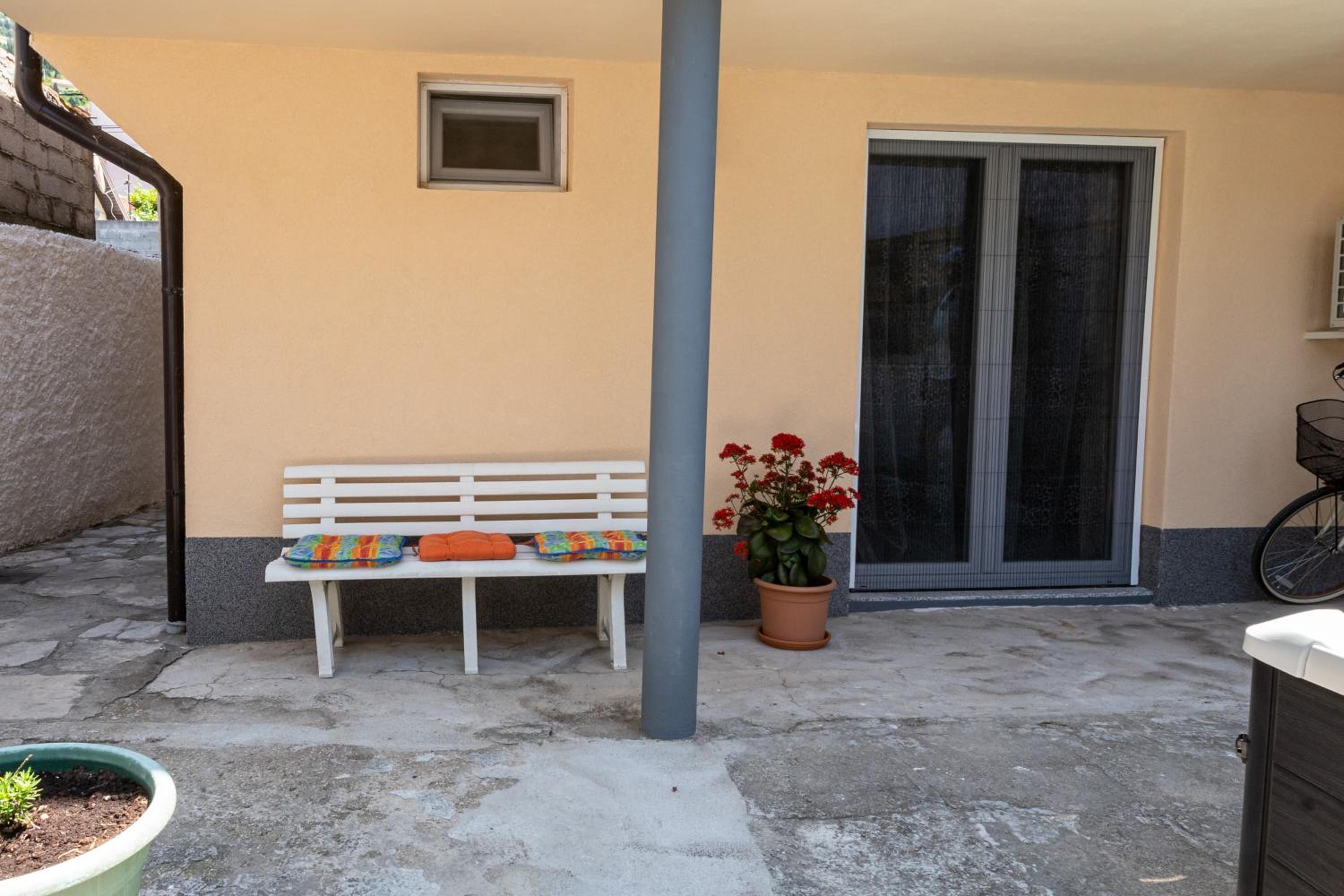 Self Check-in Apartment with Jacuzzi Mostar