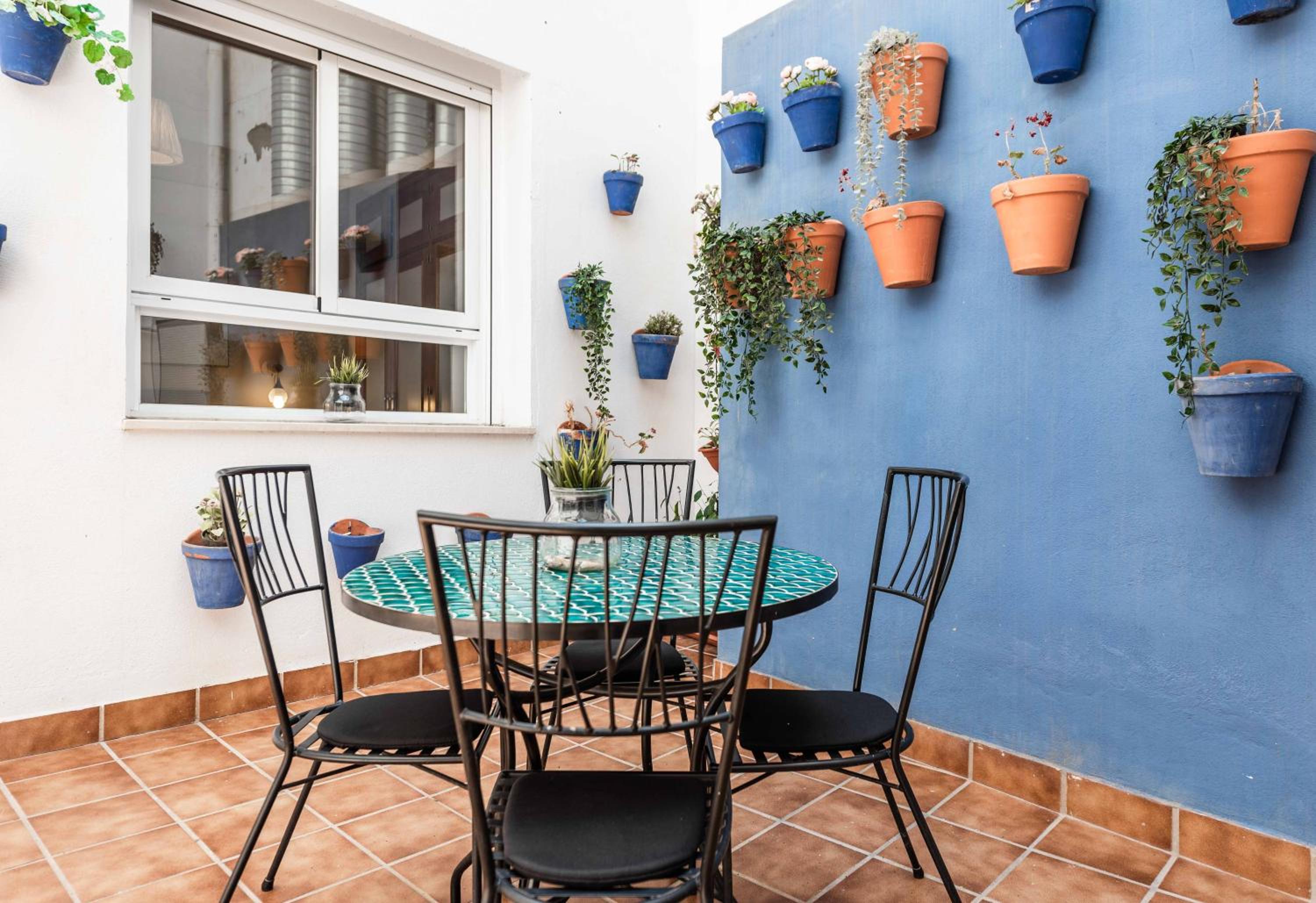 UrbanChicMalaga Historic Malaga with Quiet Patio