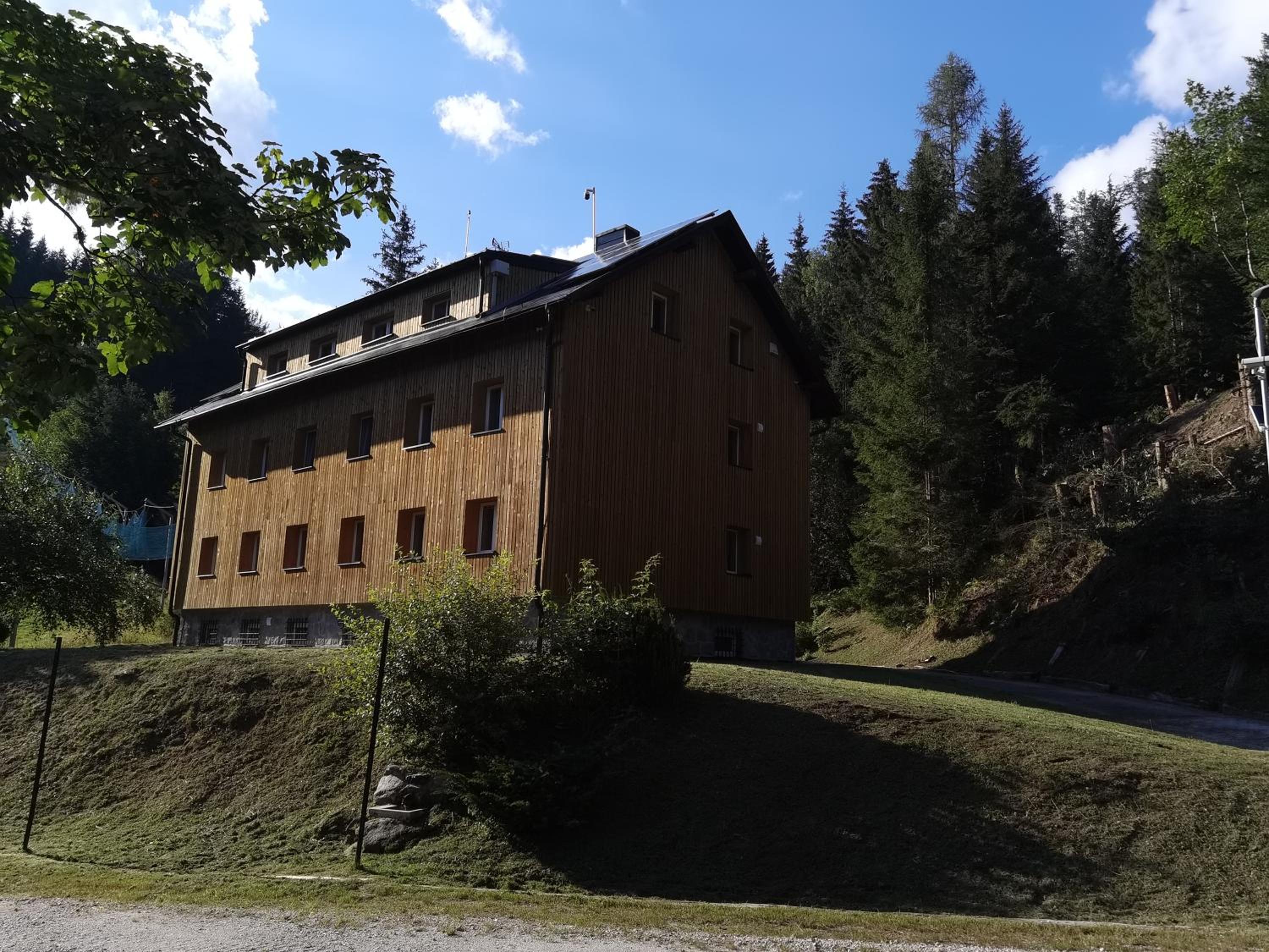 Photo 10
