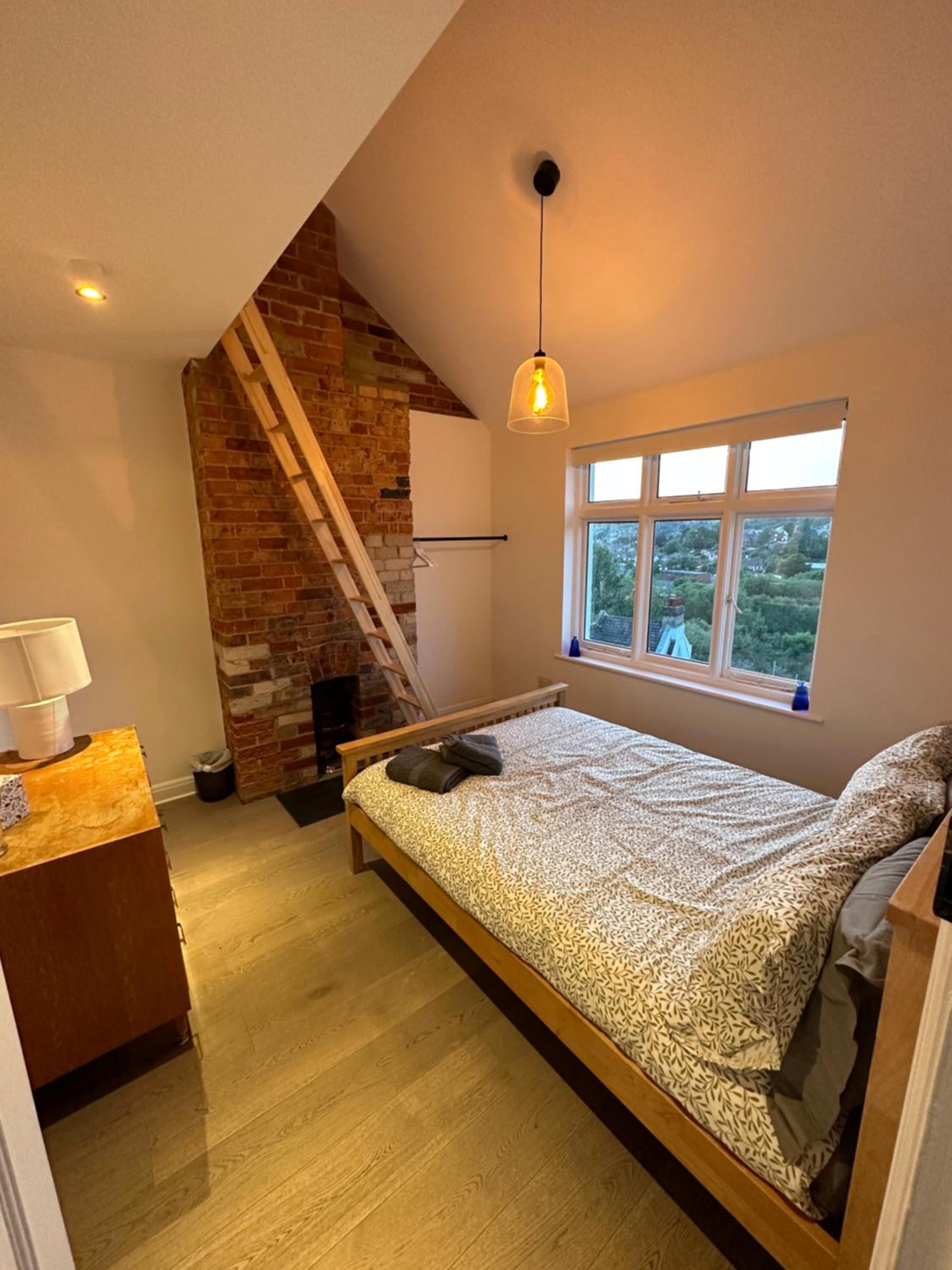 Stylish Unique 3 Bedroom House Hastings