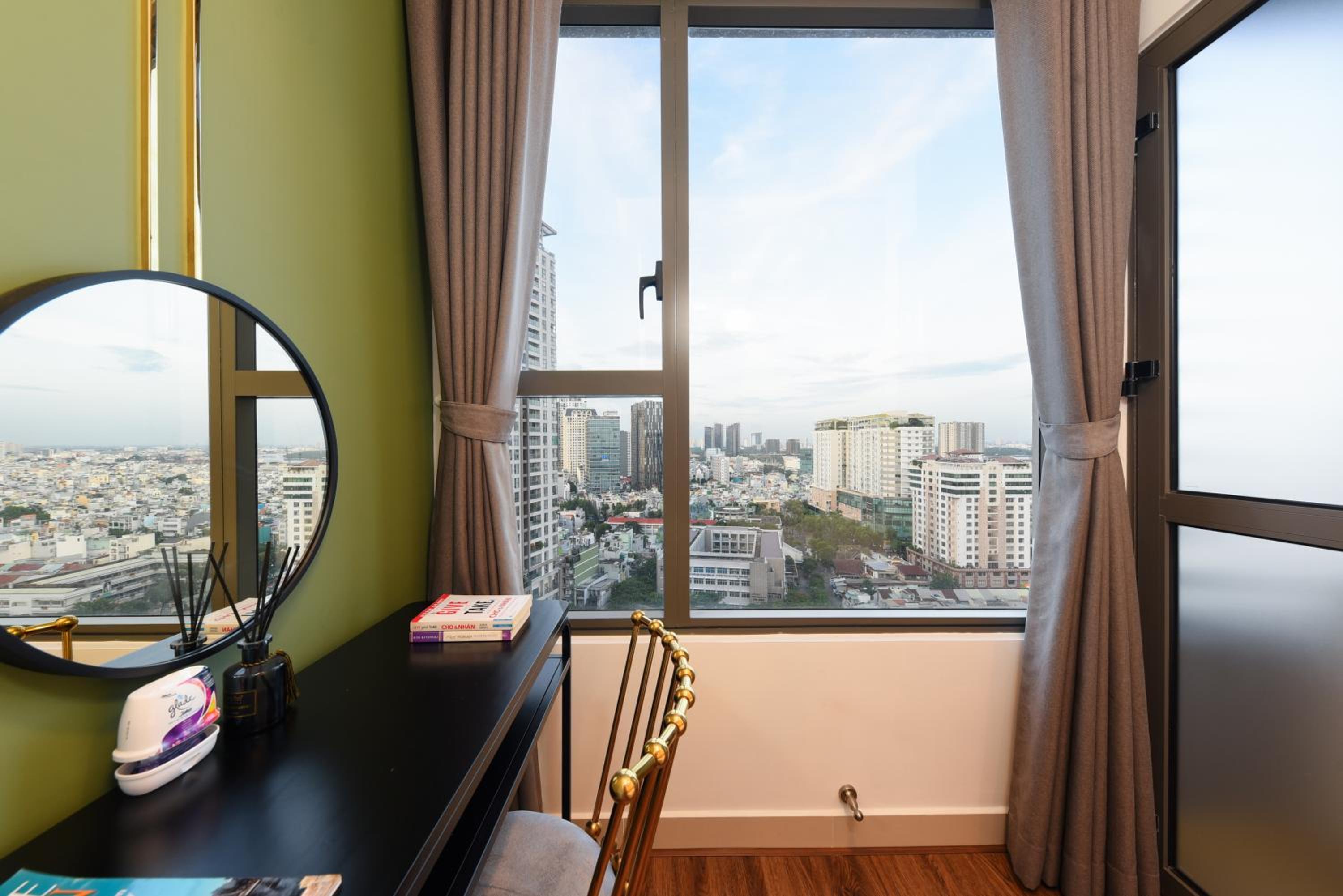 Saigon CBD Apartment - Infinity Pool