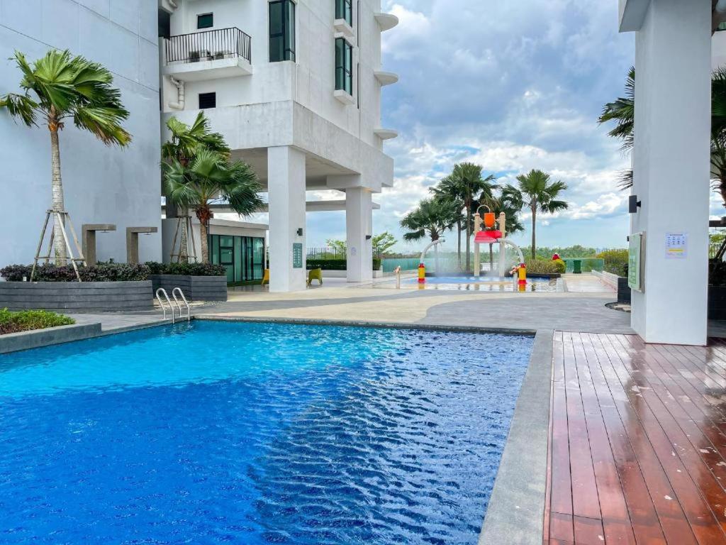 Premio Southkey 3BR Suite WiFi YT Netflix SeaView