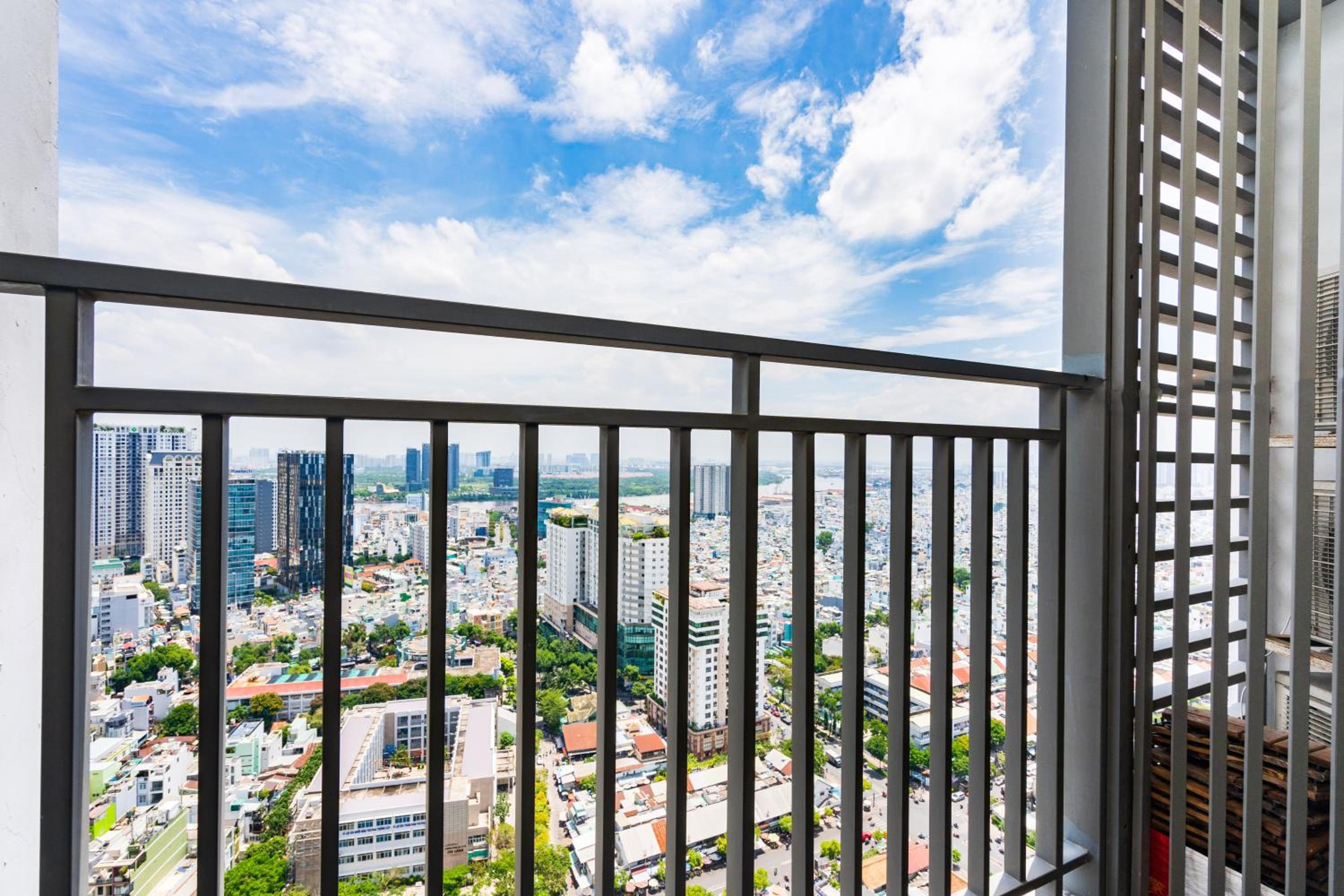 Saigon CBD Apartment - Infinity Pool