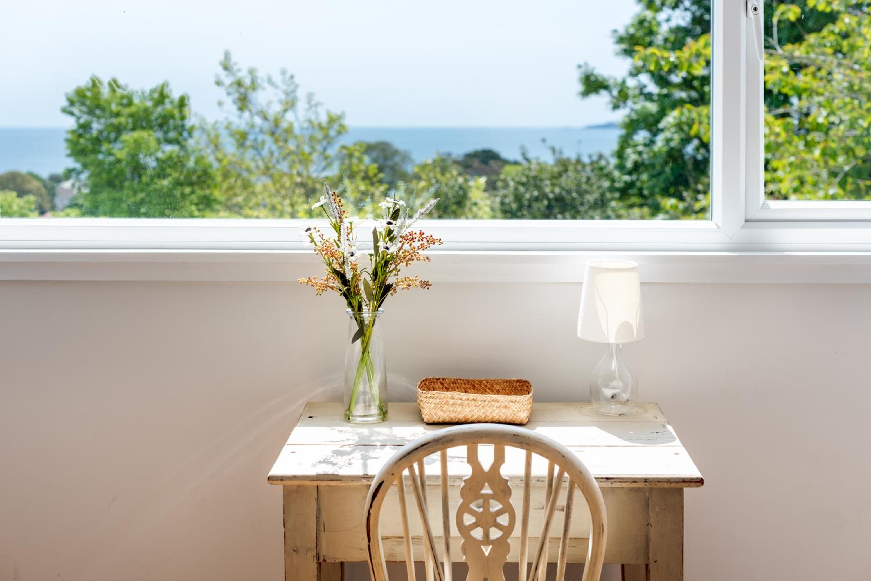 Manacles - Spacious flat near beach with sea views & parking view 5