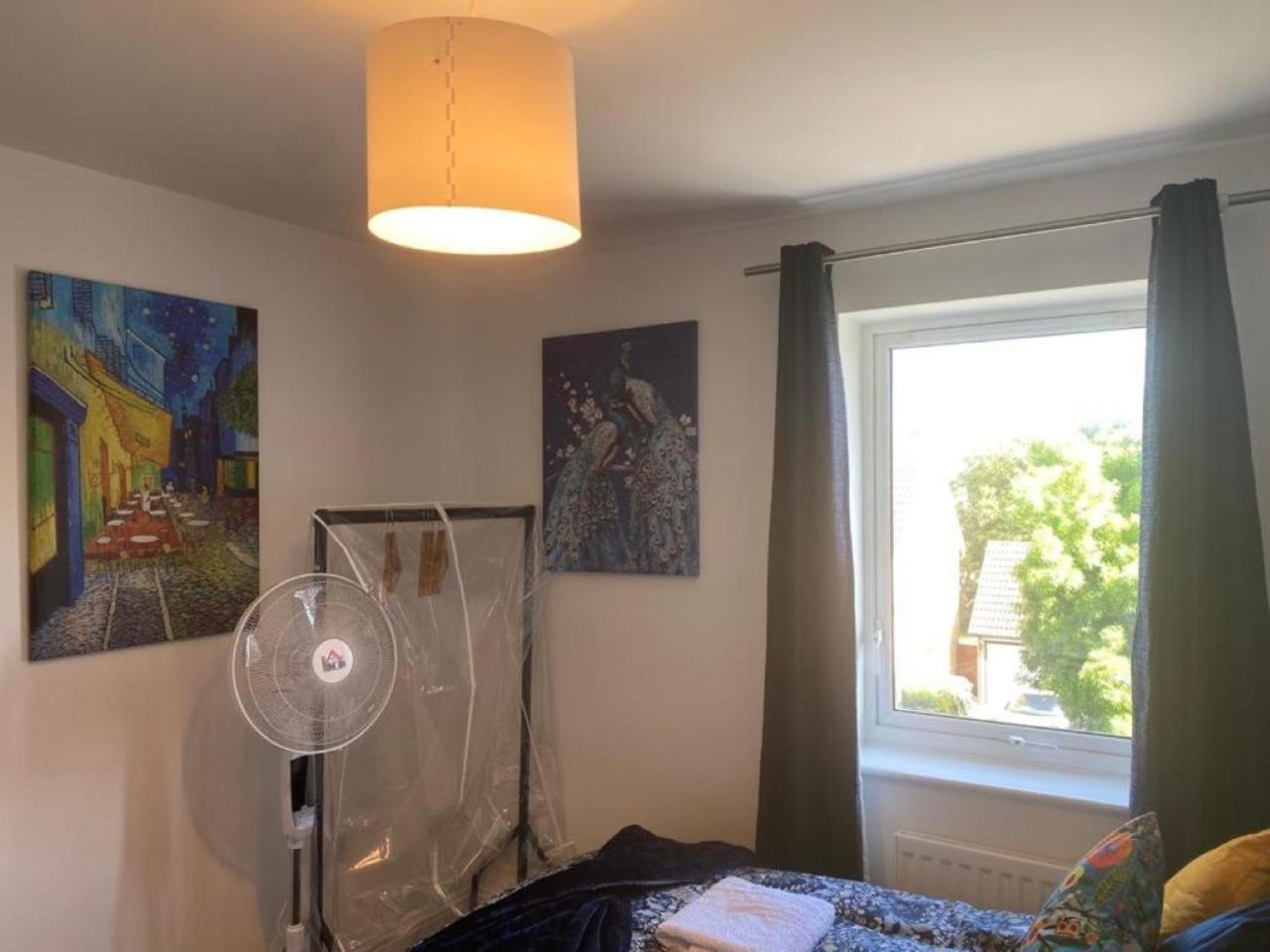 Warm & Cosy Homely 4 BDR Chesterton House w High Speed WIFI, Big Garden & Free Parking