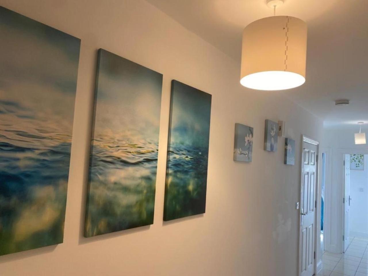 Warm & Cosy Homely 4 BDR Chesterton House w High Speed WIFI, Big Garden & Free Parking