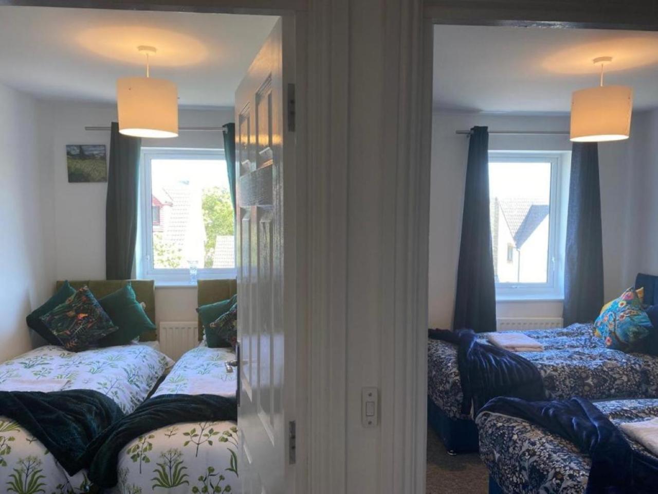 Warm & Cosy Homely 4 BDR Chesterton House w High Speed WIFI, Big Garden & Free Parking