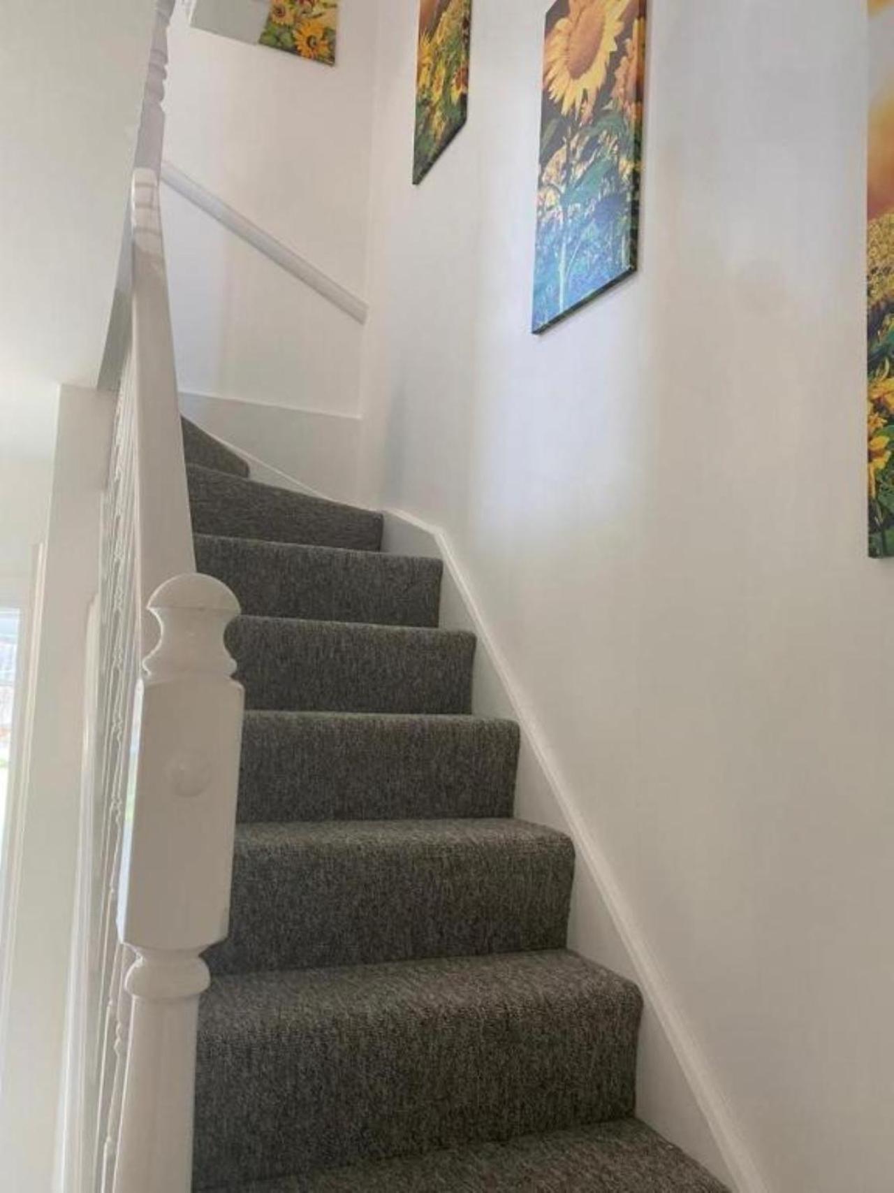 Warm & Cosy Homely 4 BDR Chesterton House w High Speed WIFI, Big Garden & Free Parking
