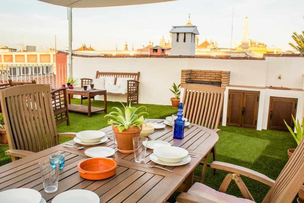 Hotel Ático con piscina junto catedral de Sevilla - Image 1