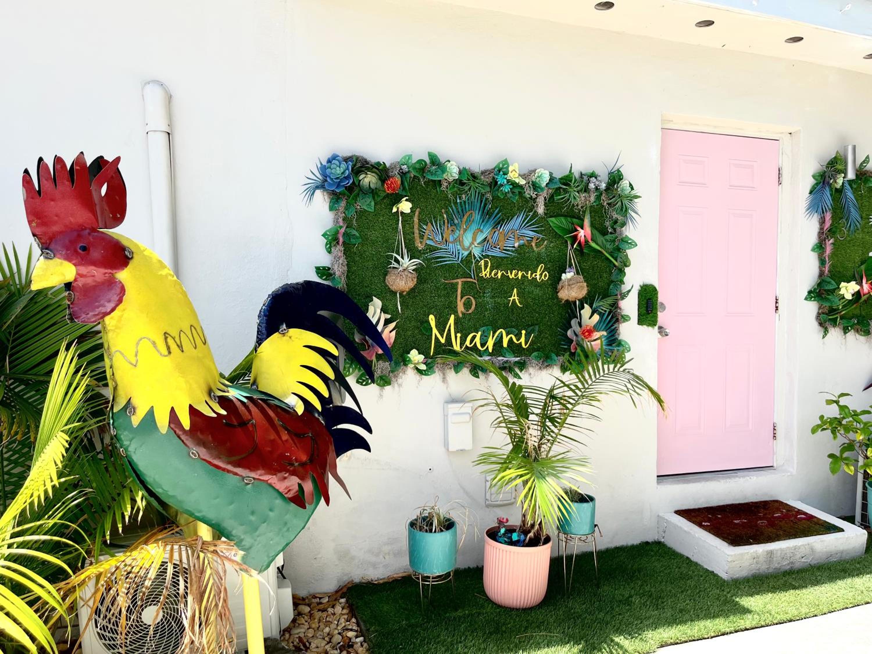 Stunning Little Havana Suites Close to airport, Calle Ocho, Brickell, Wynwood and the Beaches - Free Parking