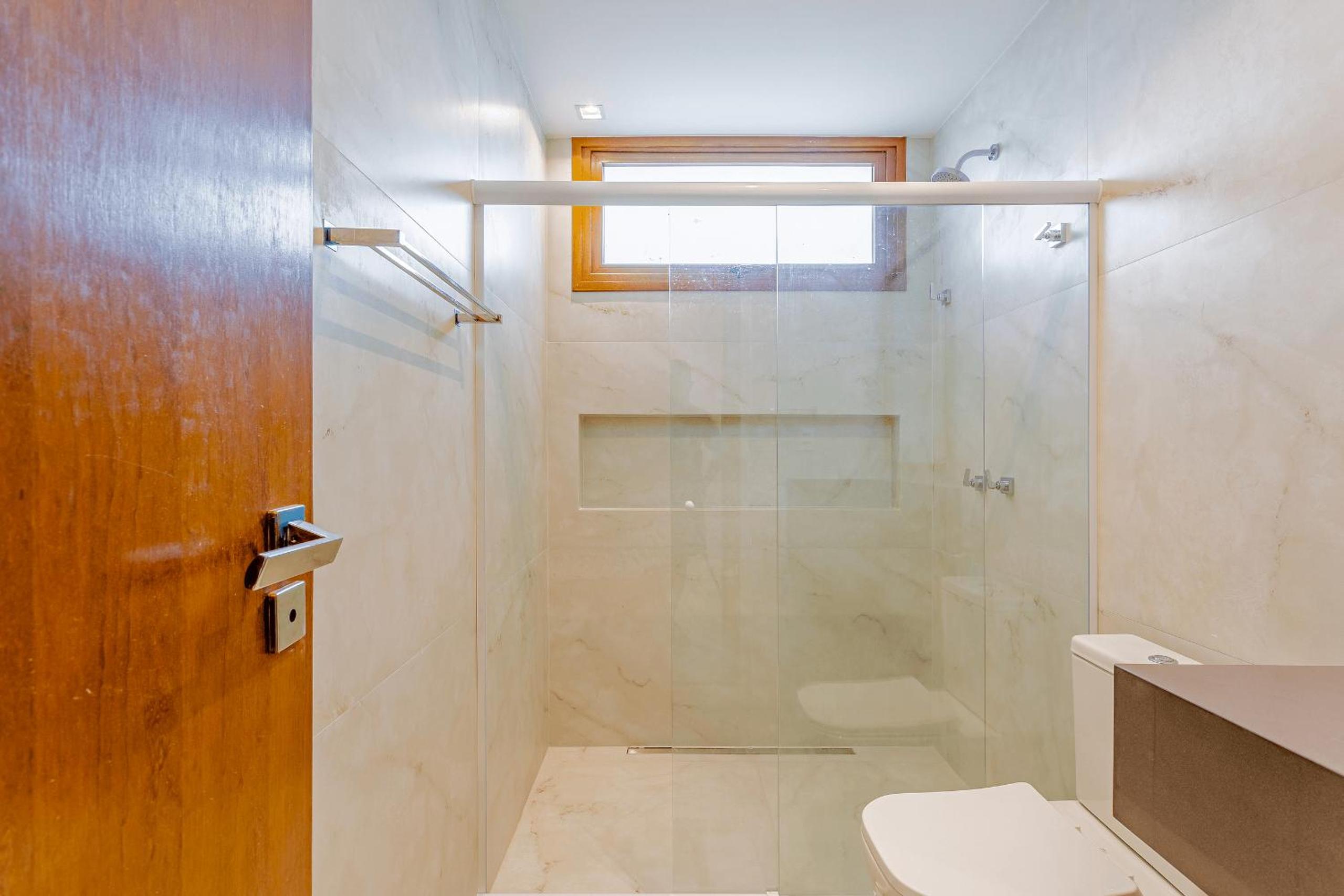 PF58 Casa Alto Luxo 6 Suítes - Praia Bella, com acesso exclusivo à praia!