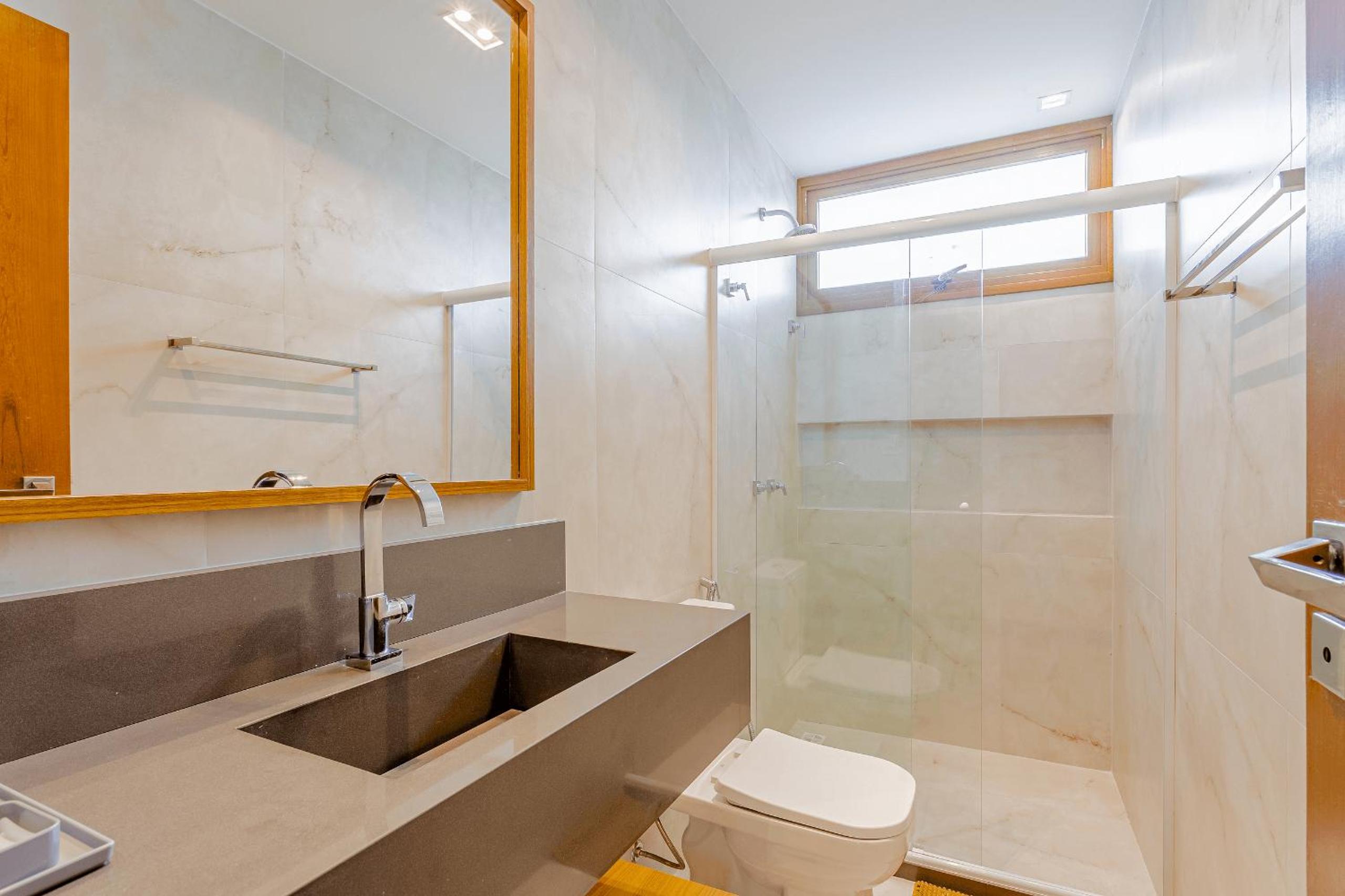 PF58 Casa Alto Luxo 6 Suítes - Praia Bella, com acesso exclusivo à praia!