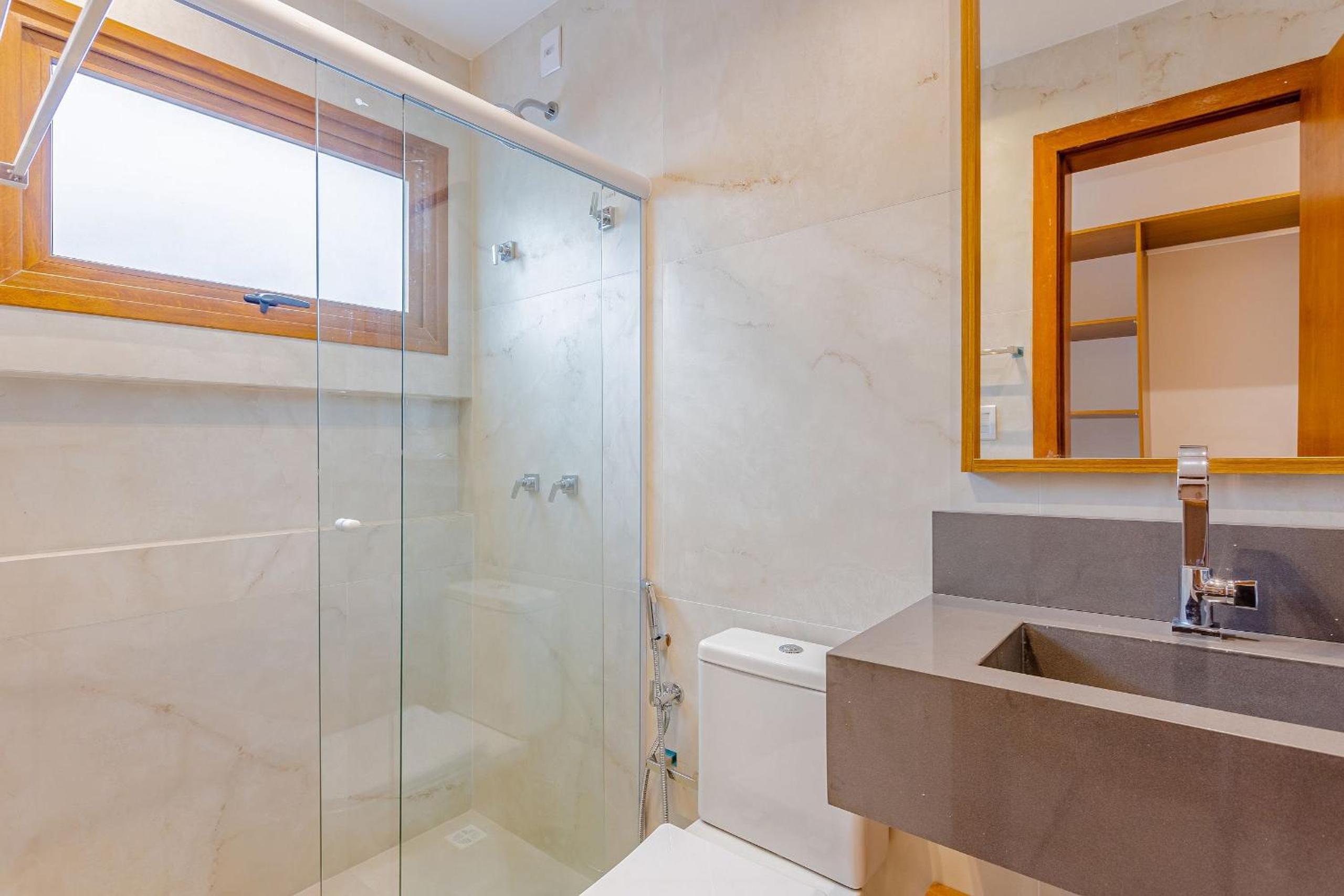PF58 Casa Alto Luxo 6 Suítes - Praia Bella, com acesso exclusivo à praia!