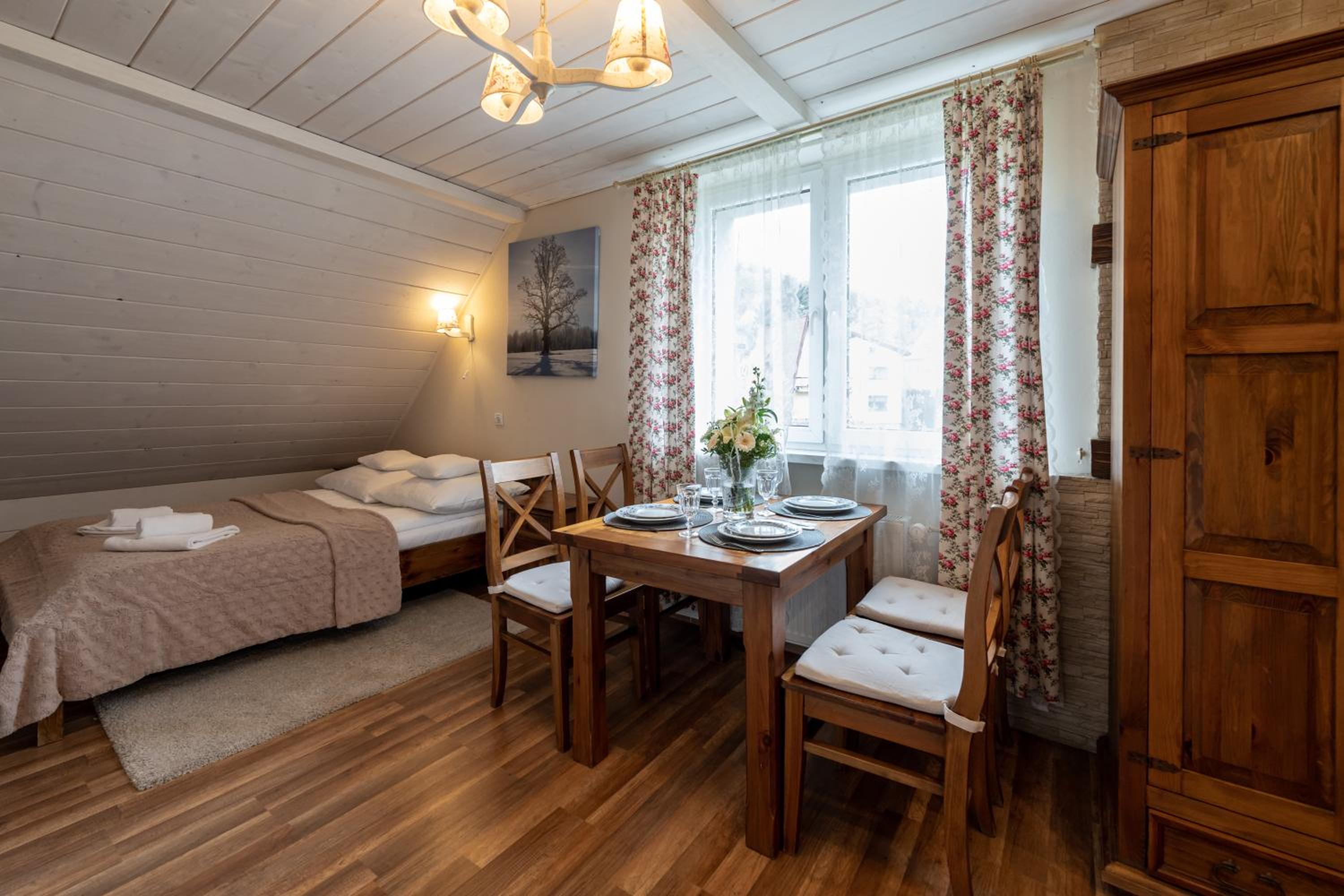 Domki i Apartamenty Cicha Dolina - jacuzzi, sauna, basen view 5