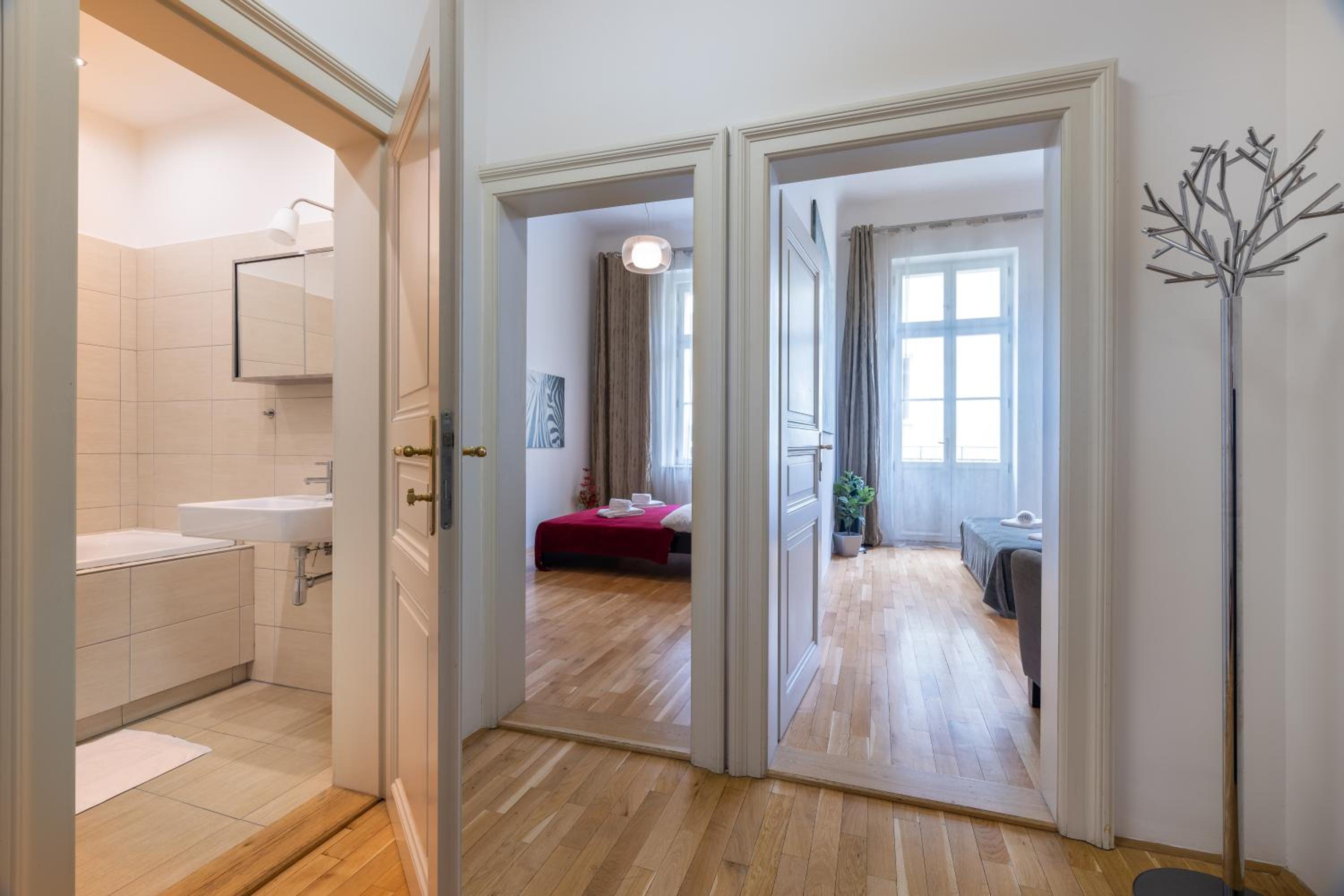 Spacious 3BR Apartment in Lesser Town by EasyBNB Premium