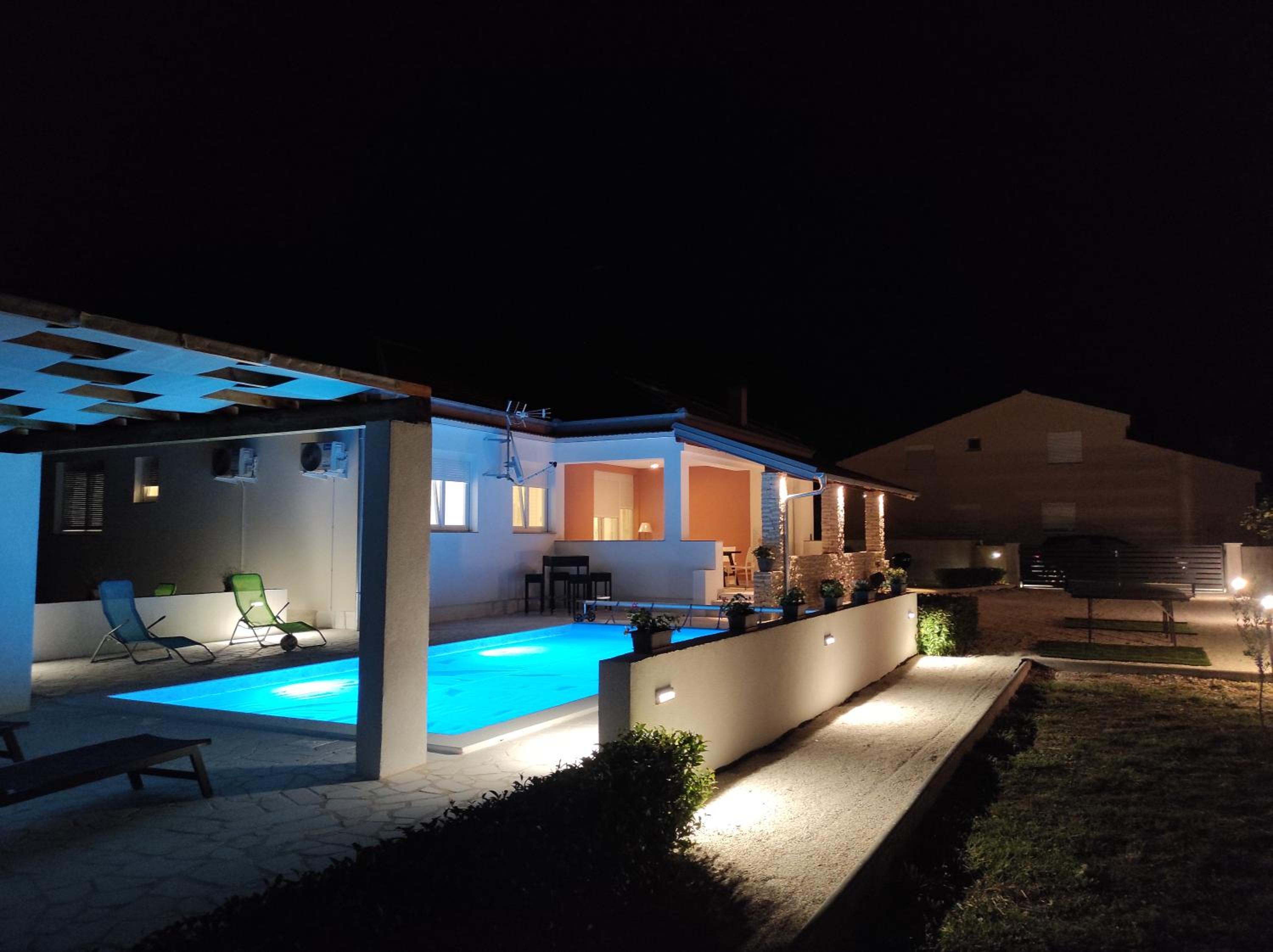 Holidayhouse Alirio with heated pool. view 5