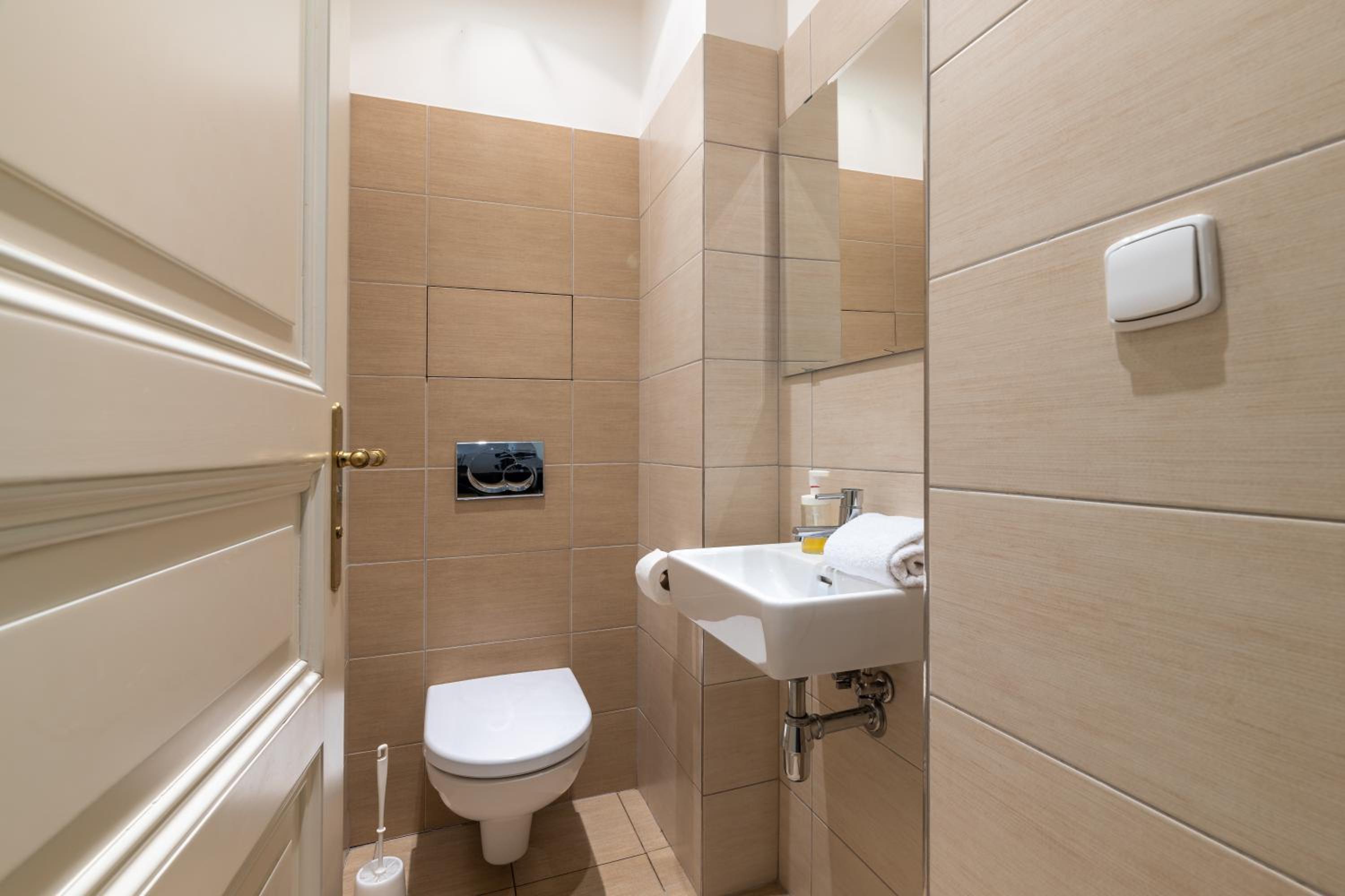 Spacious 3BR Apartment in Lesser Town by EasyBNB Premium