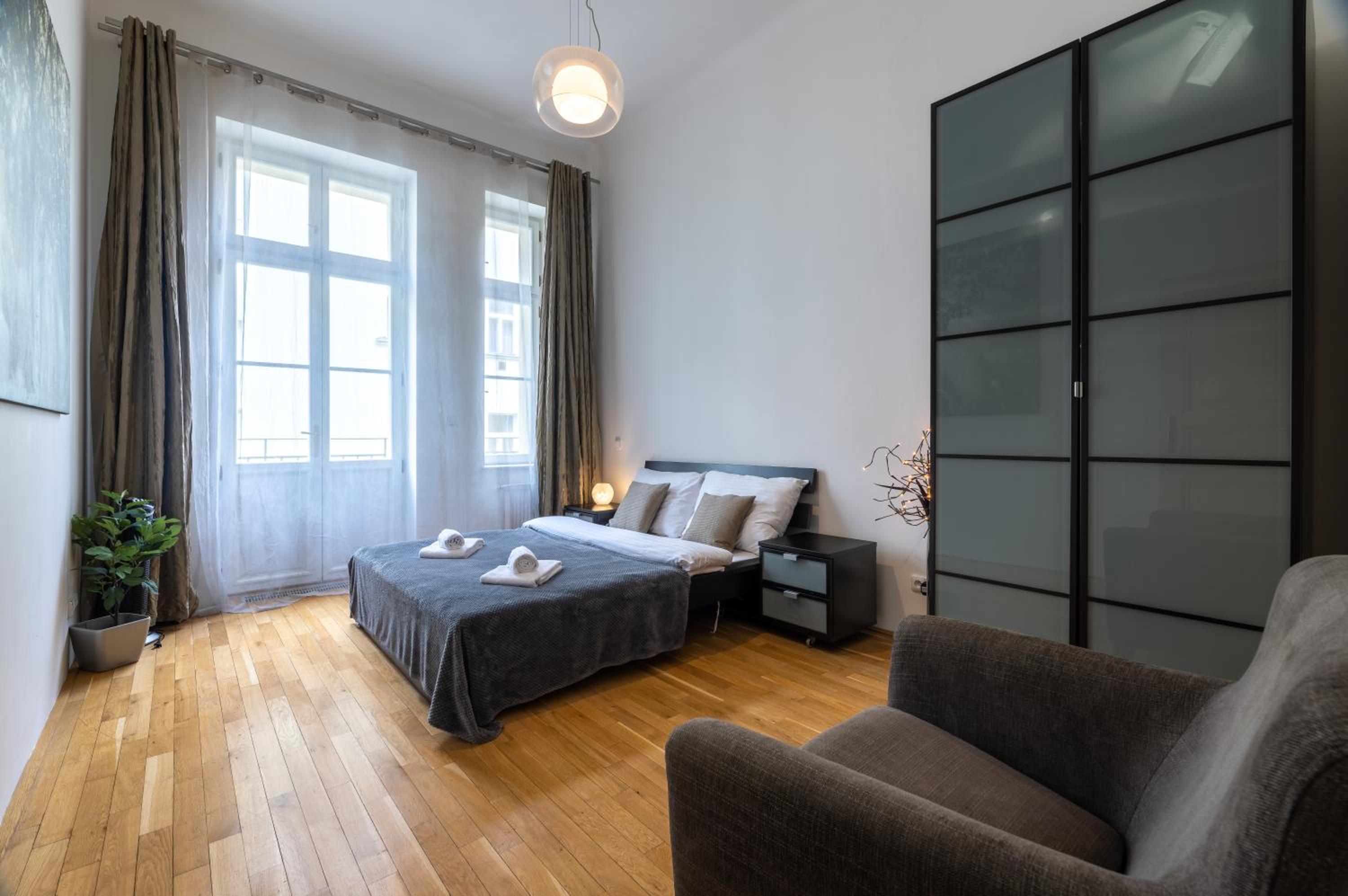 Spacious 3BR Apartment in Lesser Town by EasyBNB Premium