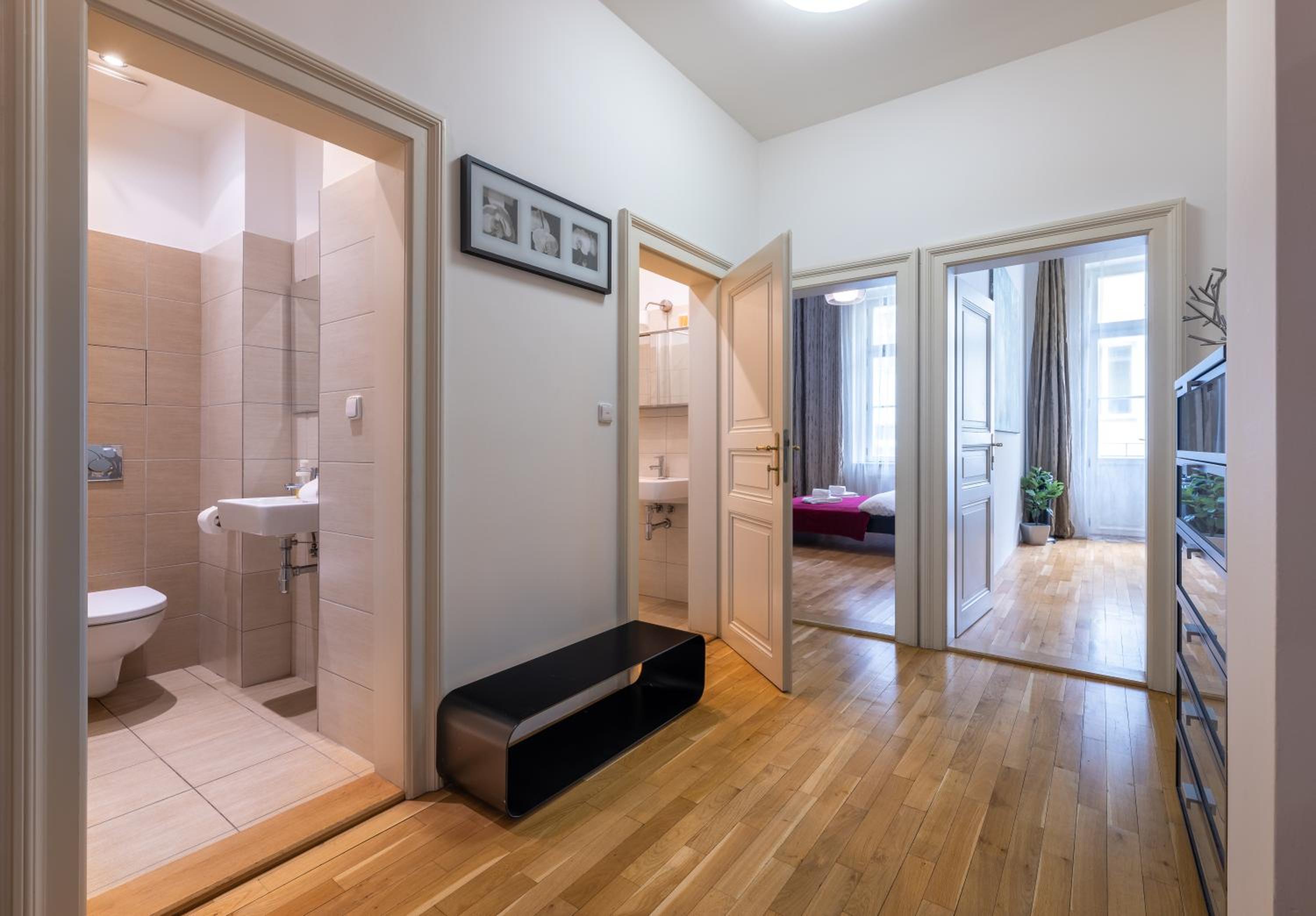 Spacious 3BR Apartment in Lesser Town by EasyBNB Premium