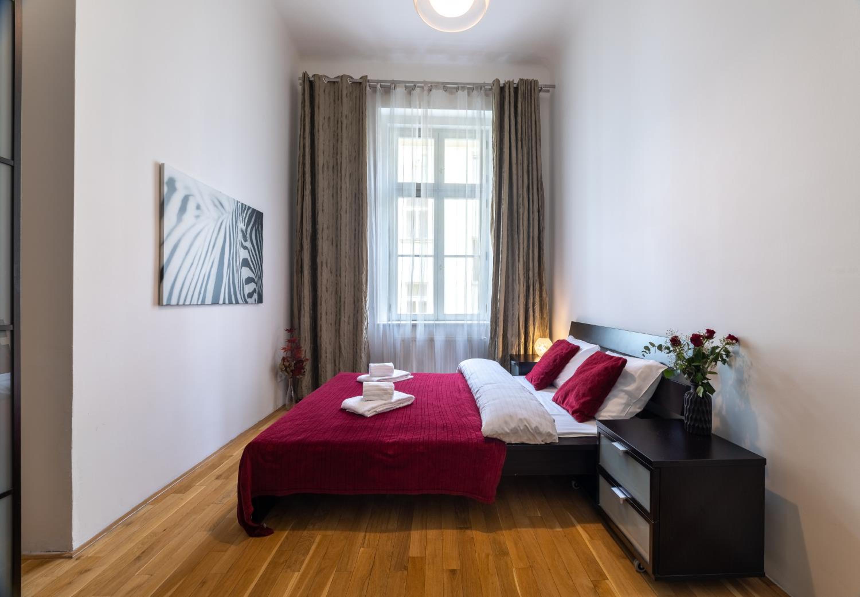 Spacious 3BR Apartment in Lesser Town by EasyBNB Premium