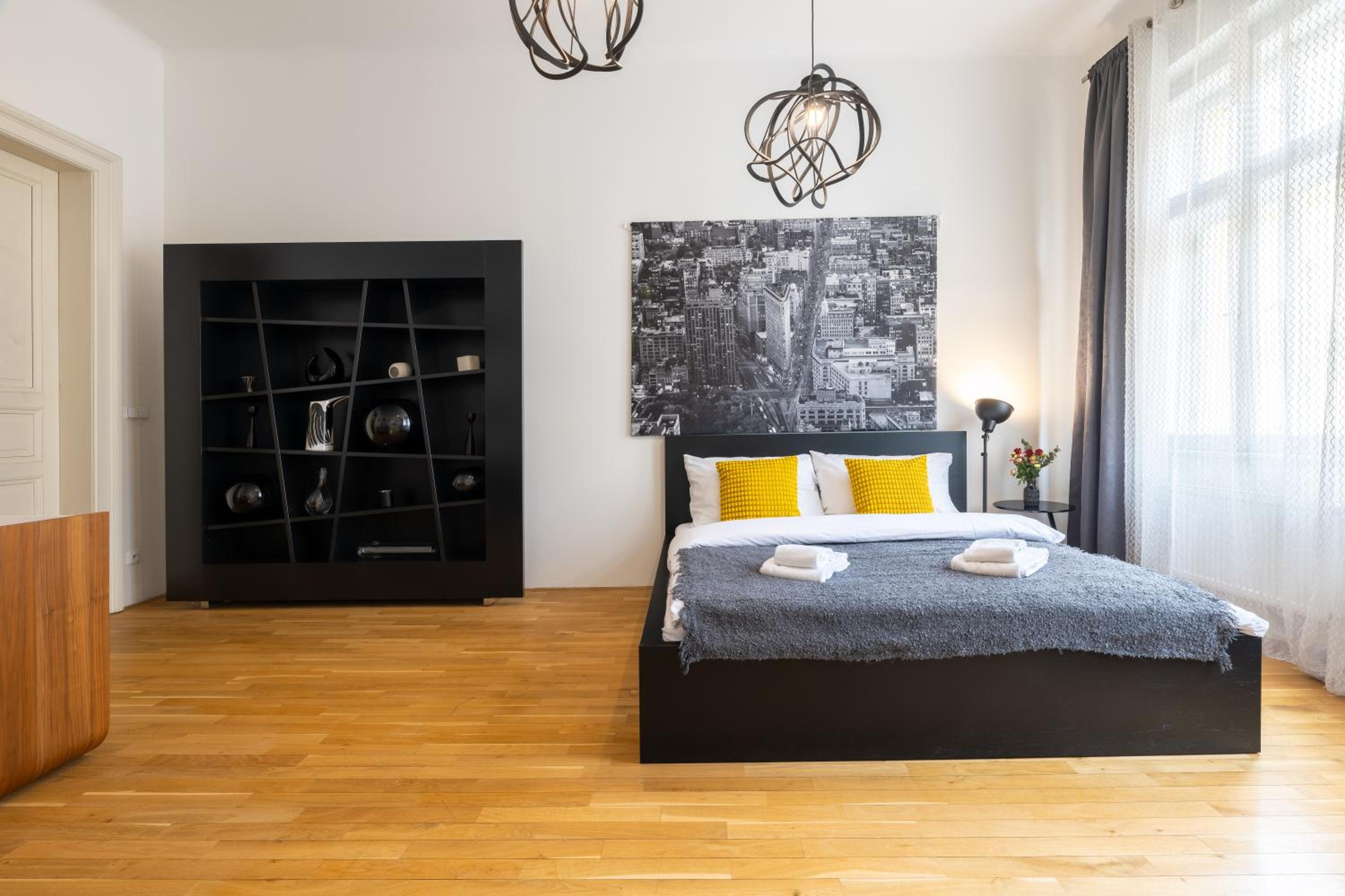 Spacious 3BR Apartment in Lesser Town by EasyBNB Premium