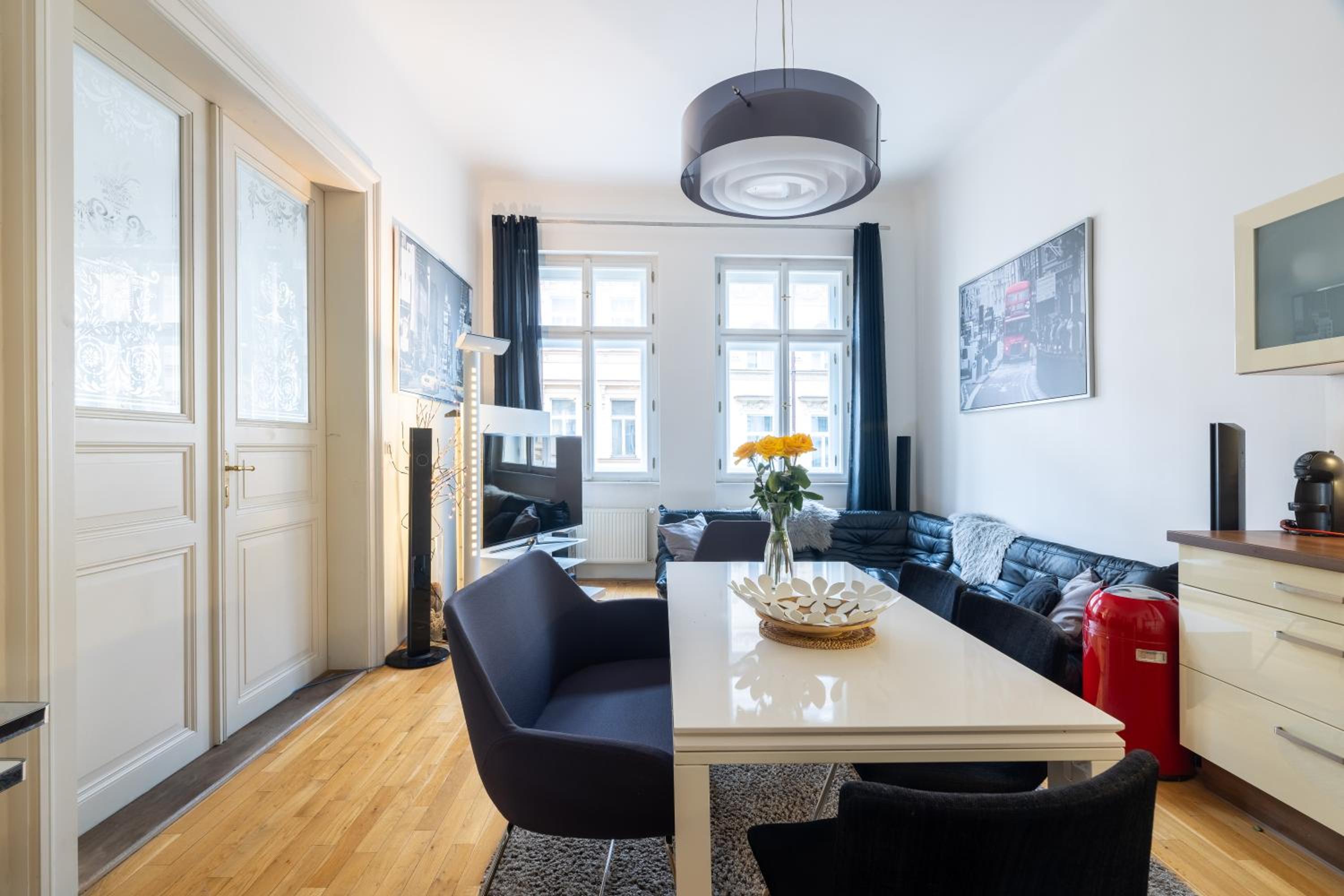 Spacious 3BR Apartment in Lesser Town by EasyBNB Premium
