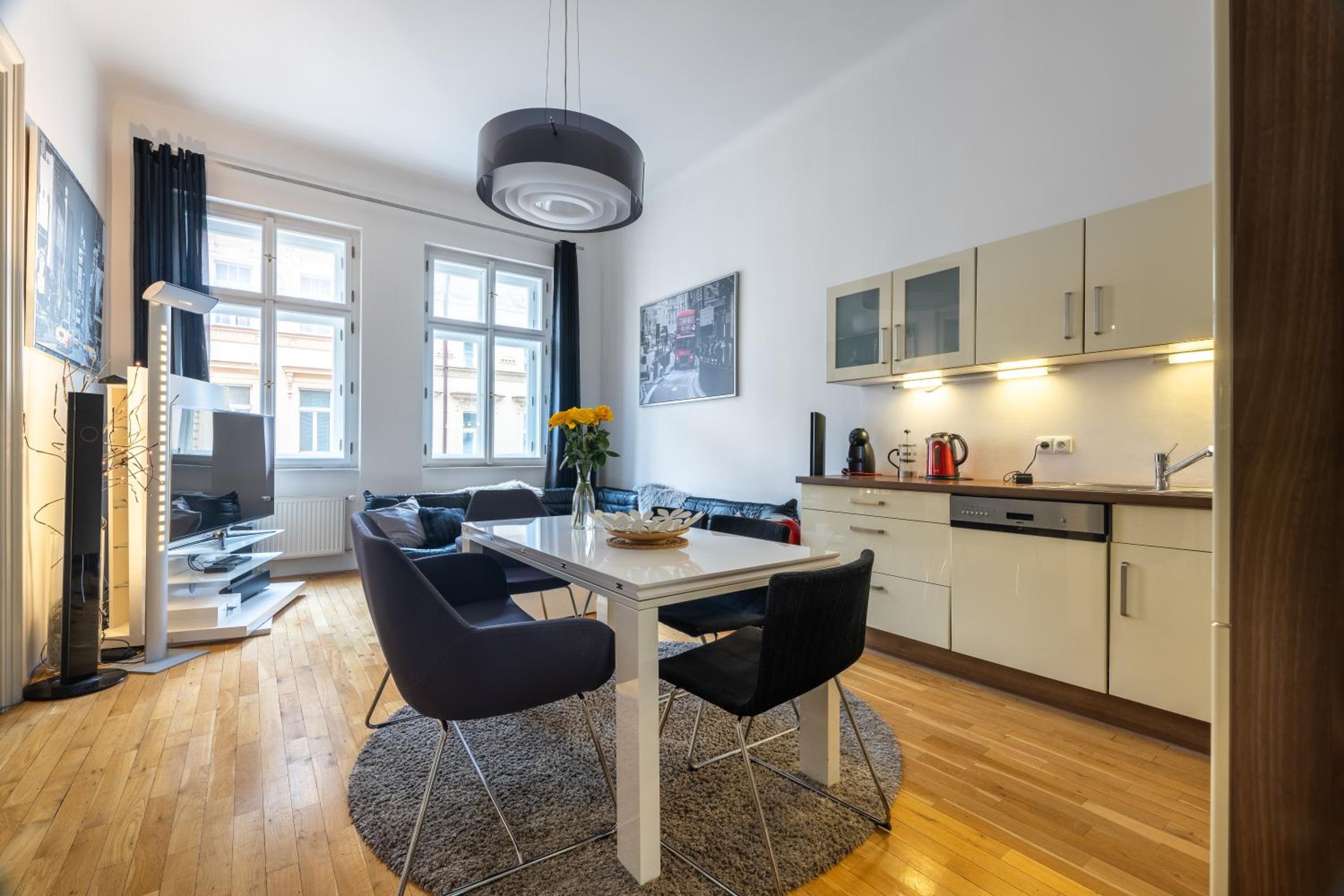 Spacious 3BR Apartment in Lesser Town by EasyBNB Premium