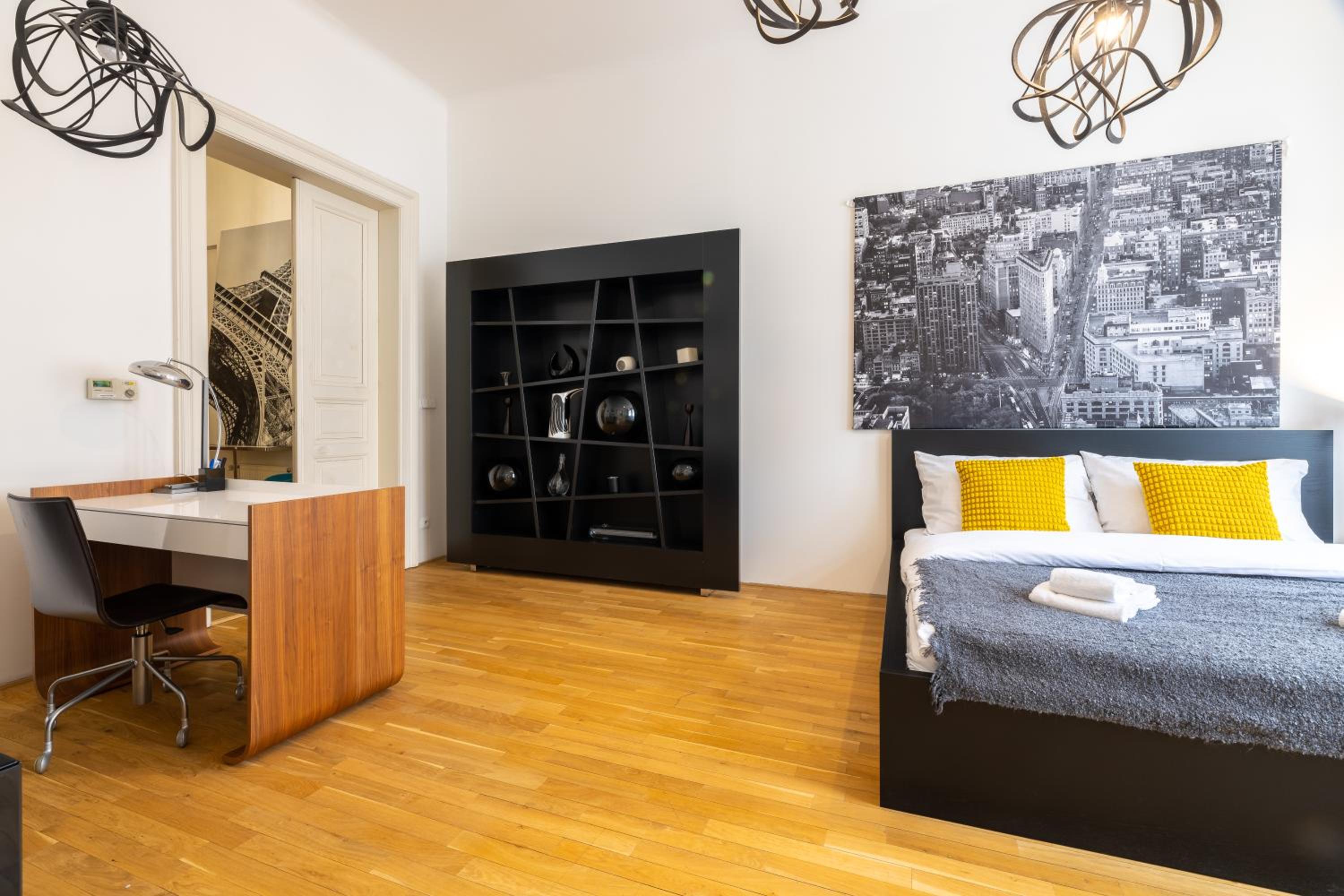 Spacious 3BR Apartment in Lesser Town by EasyBNB Premium