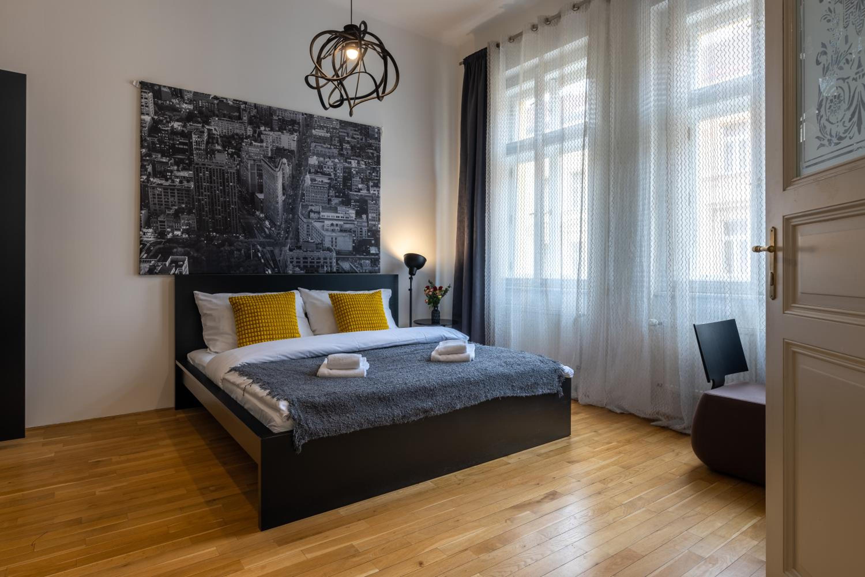 Spacious 3BR Apartment in Lesser Town by EasyBNB Premium