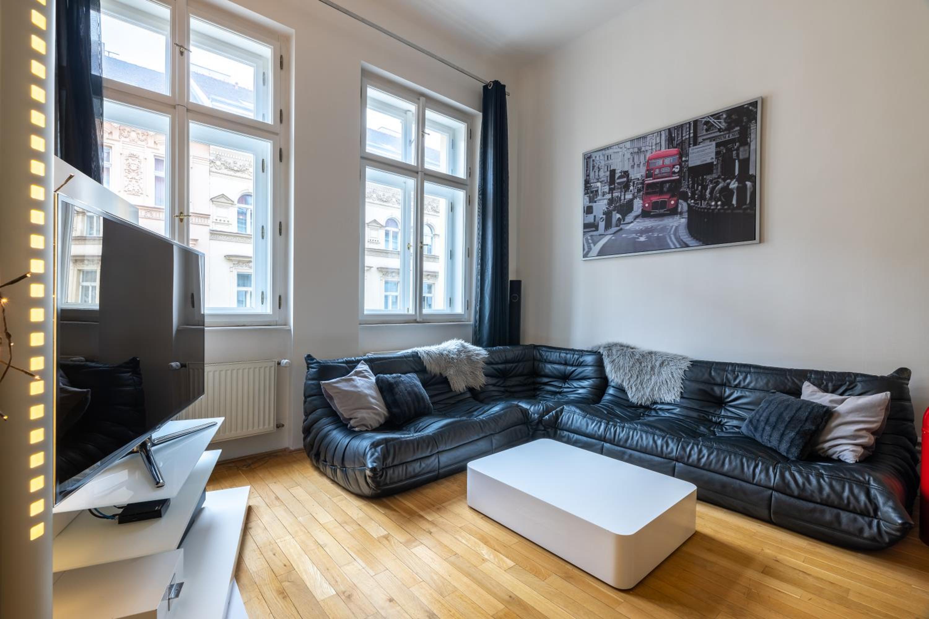 Spacious 3BR Apartment in Lesser Town by EasyBNB Premium