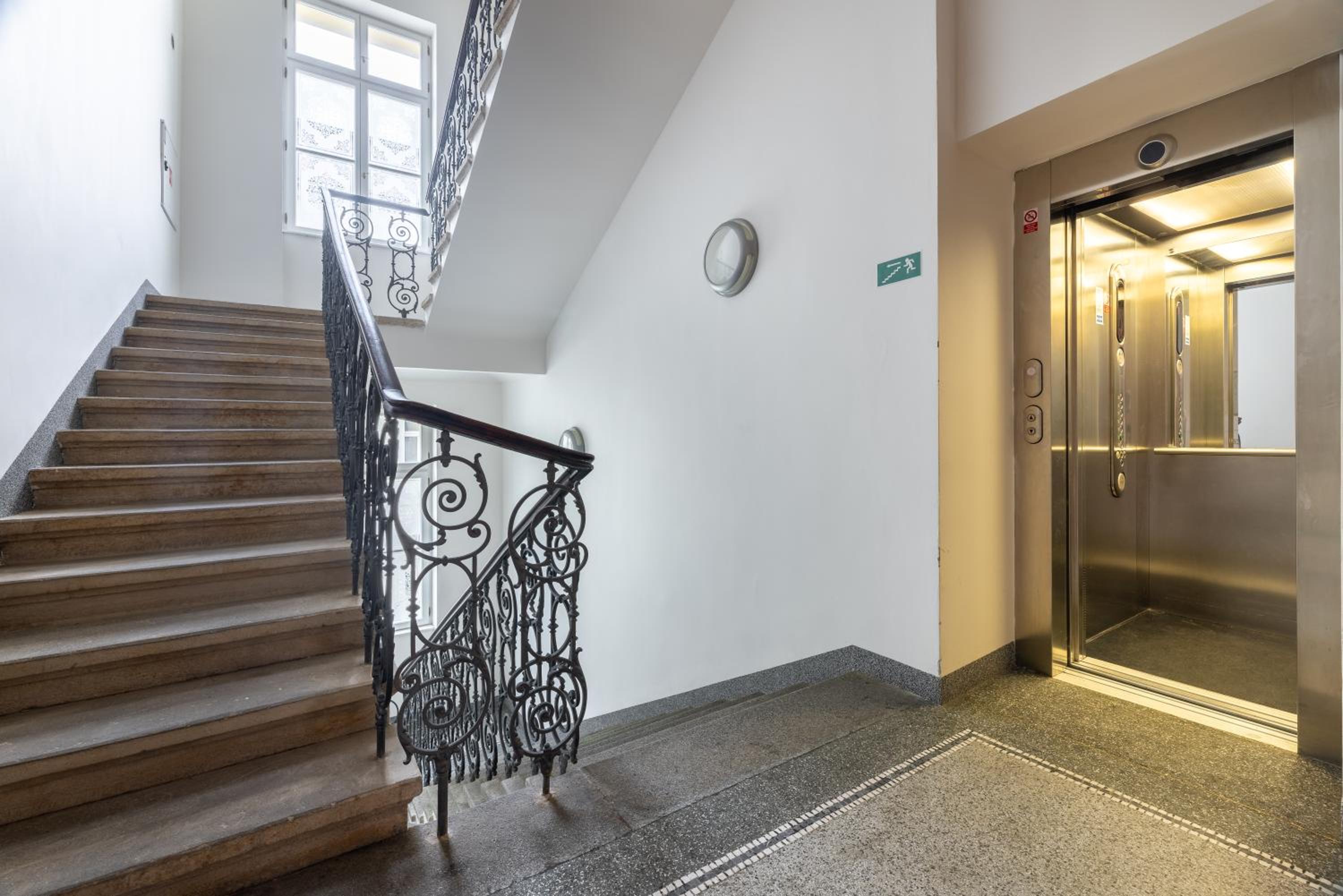 Spacious 3BR Apartment in Lesser Town by EasyBNB Premium